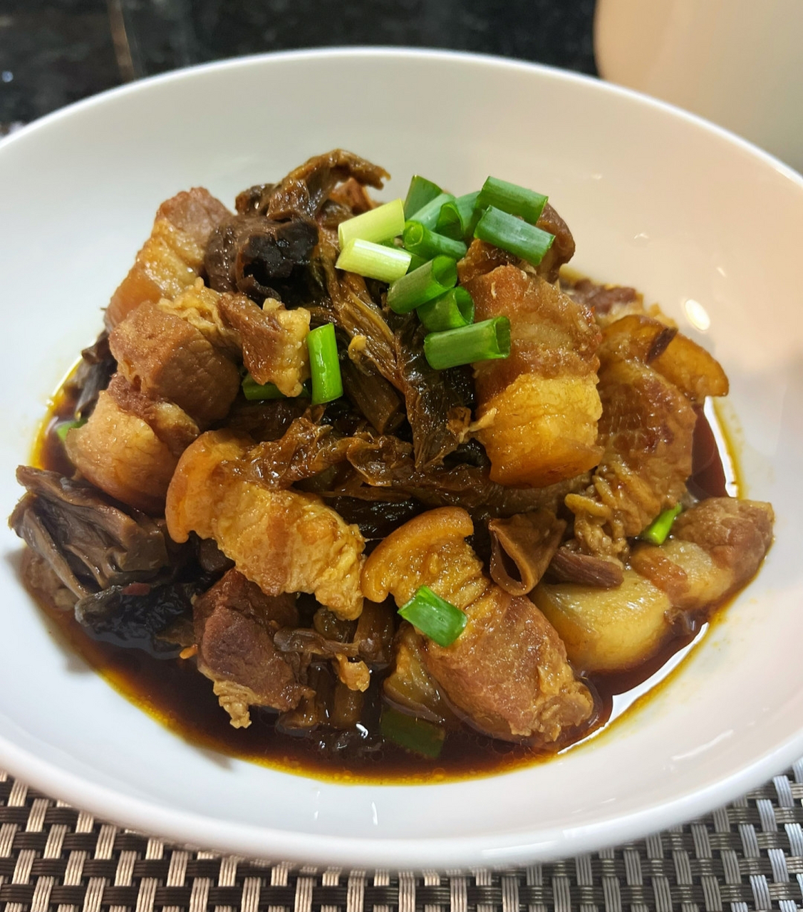 老盐菜红烧肉,好久都没有吃过了.