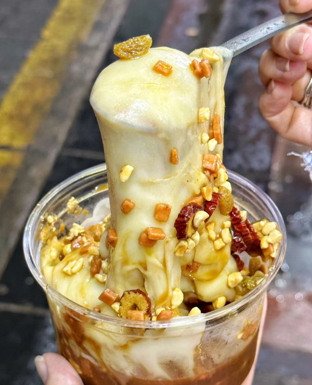 爱死重庆这个拉丝凉糕,糯叽叽的好好吃.