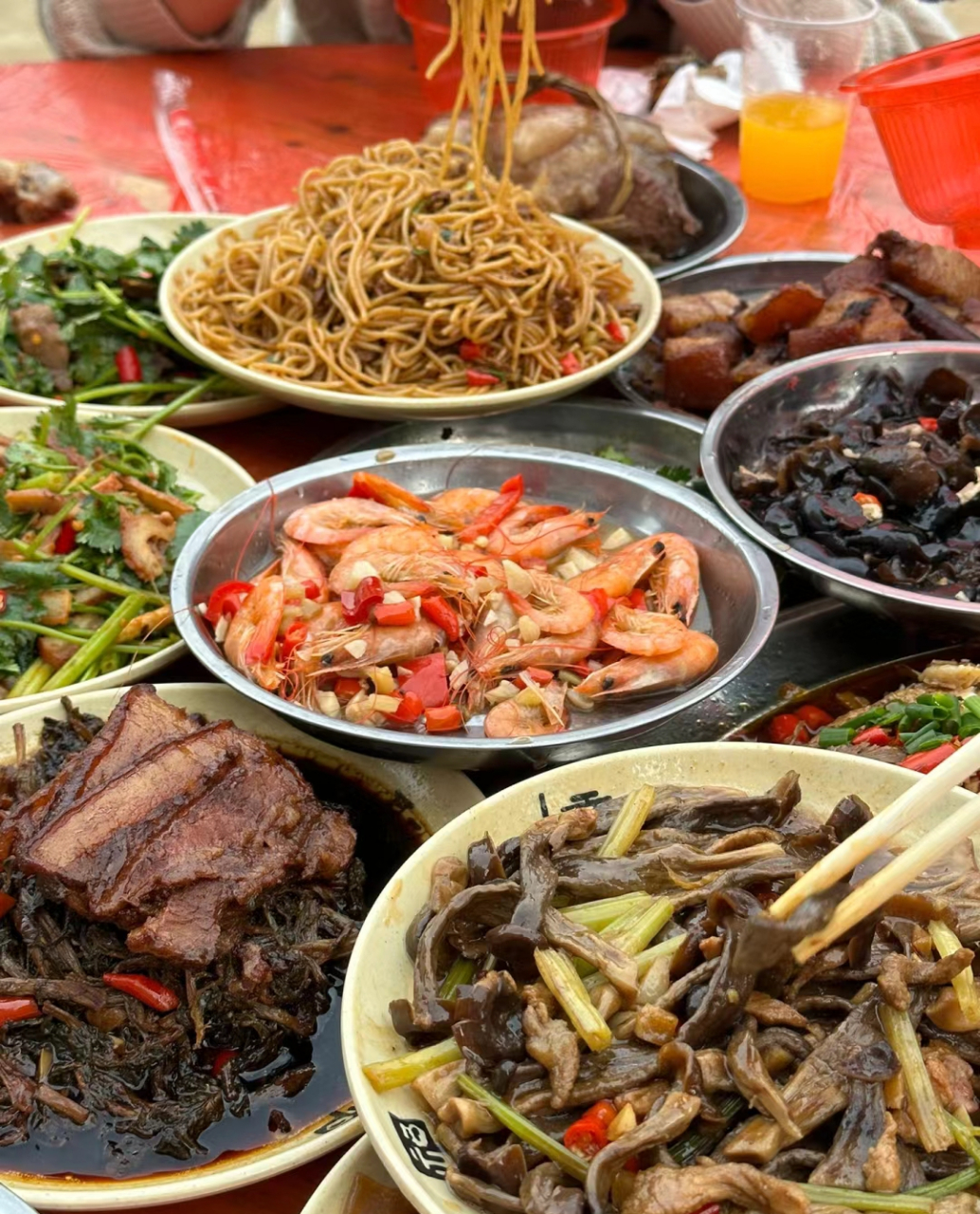 回江西农村老家吃酒席,农家小炒下饭,道道菜都是硬菜,越吃越开胃.