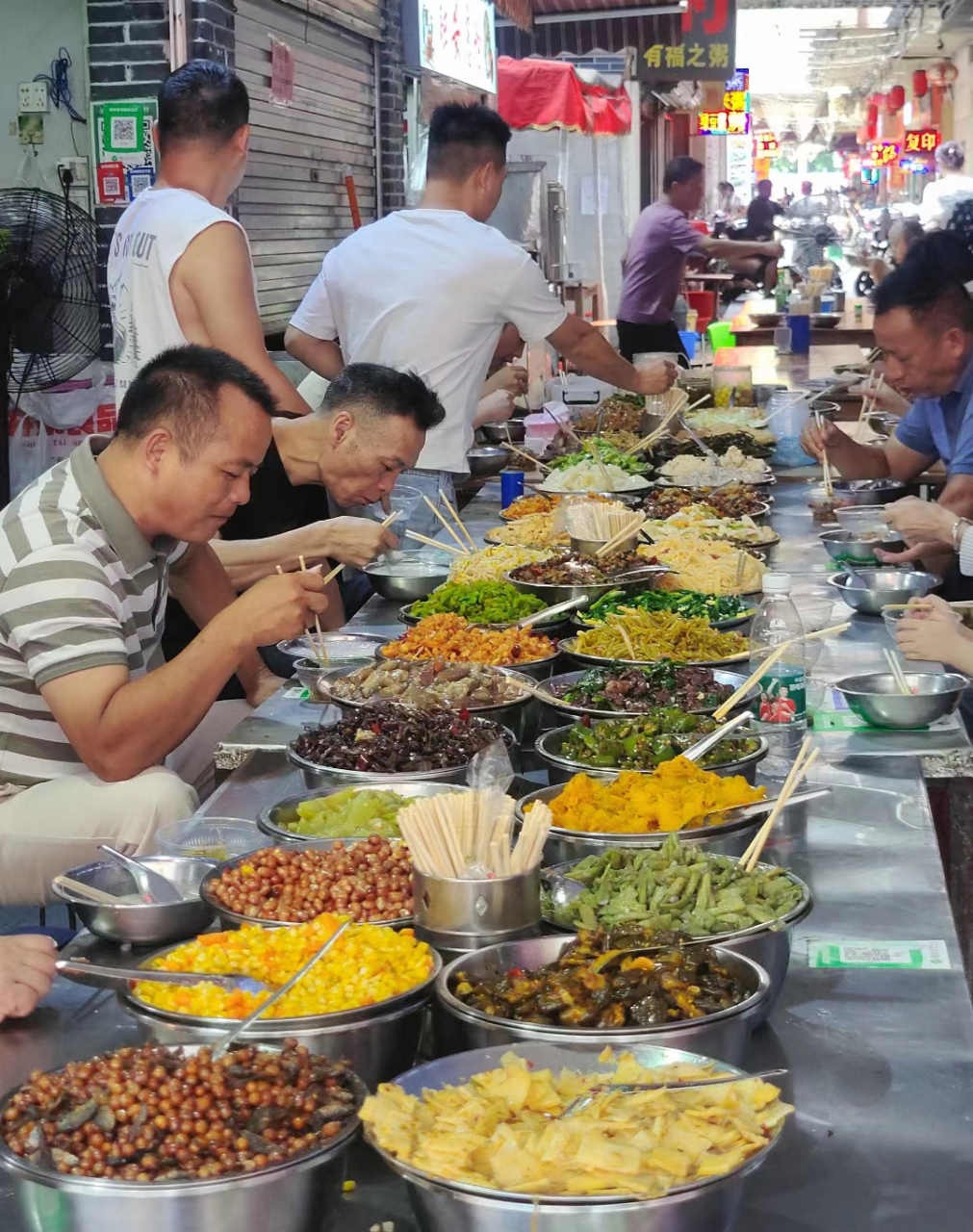 柳州每一家粥店的标配小菜,都是韩国的满汉全席!