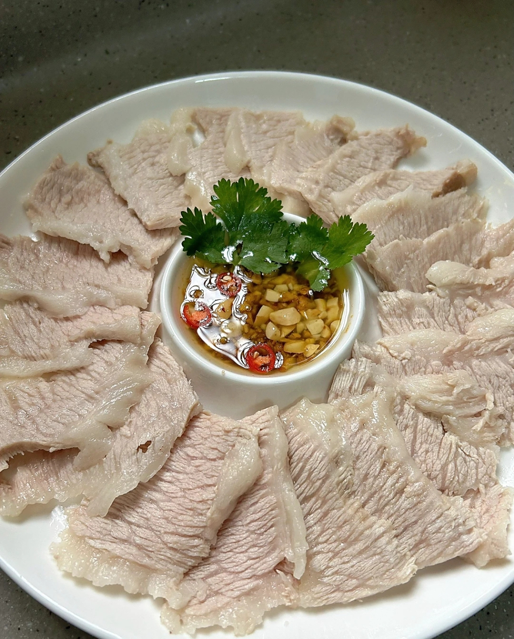 婆婆做的白切猪颈肉,太好吃了.