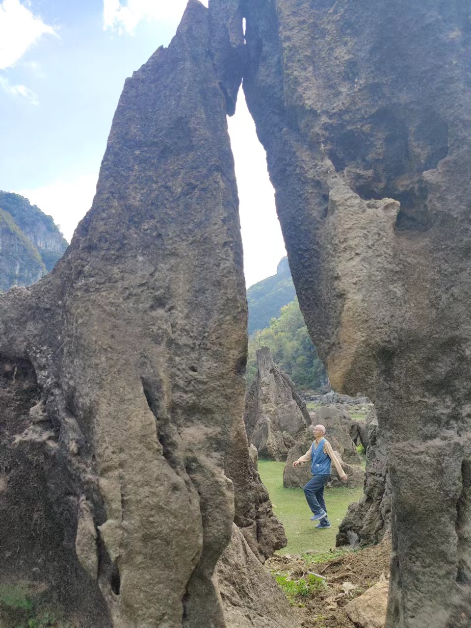 "漫步在贵州安顺宁谷的铜鼓荡,仿佛进入了神话的世界.