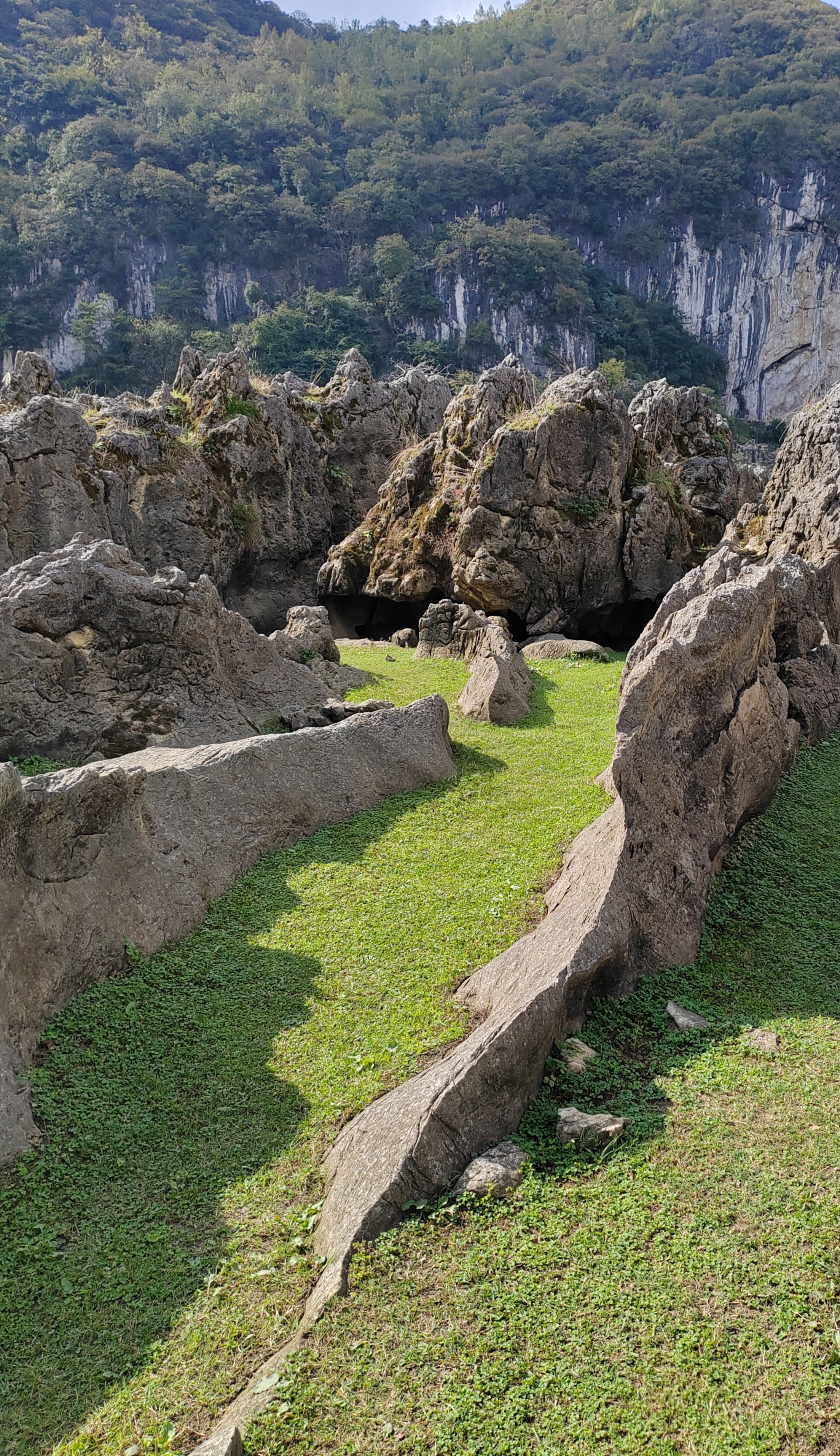 "漫步在贵州安顺宁谷的铜鼓荡,仿佛进入了神话的世界.