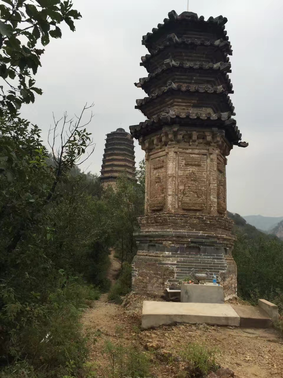 《妙峰山双塔》位于辽宁葫芦岛绥中塔子沟村#百度仲夏打卡挑战赛