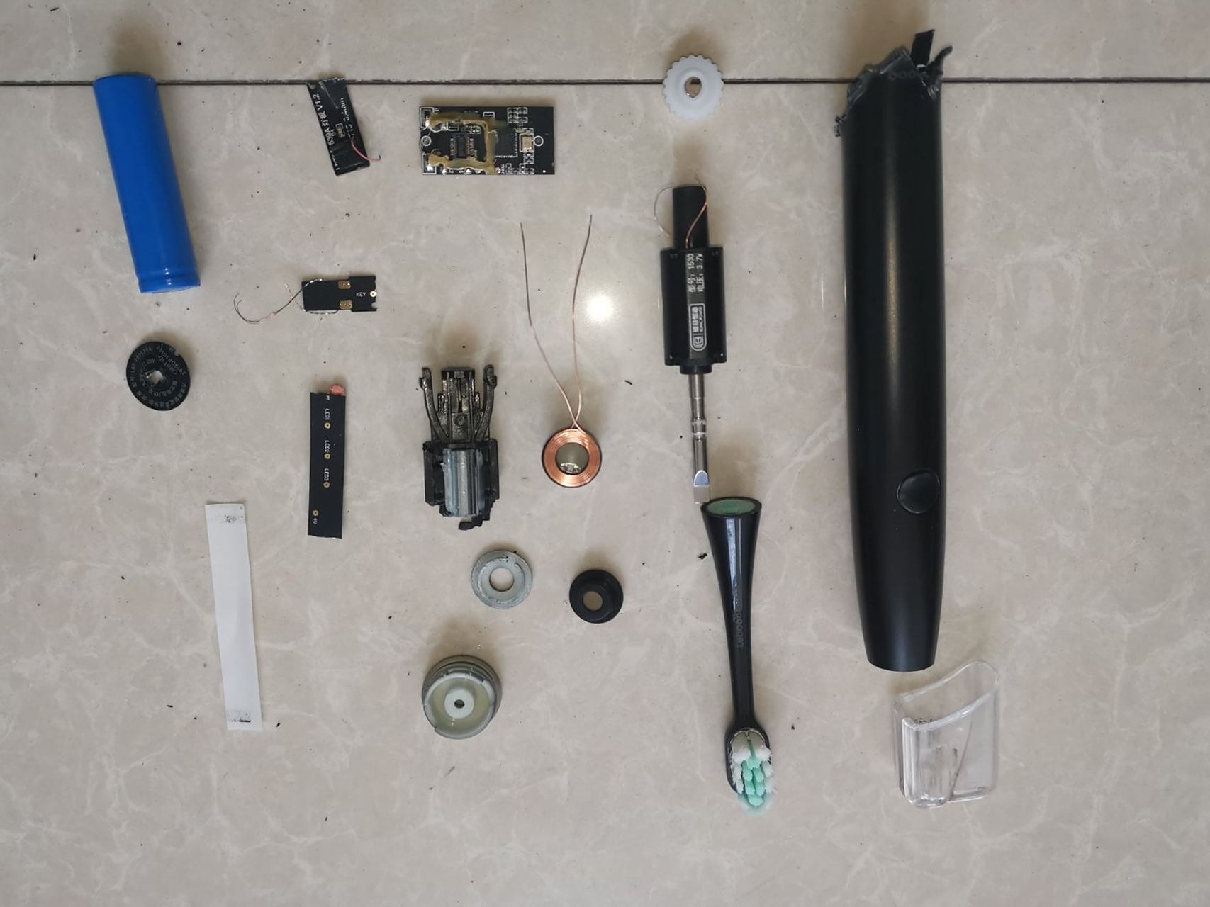 黑科技# 国产电动牙刷拆解,做工用料看上去还是不错,品控待提高