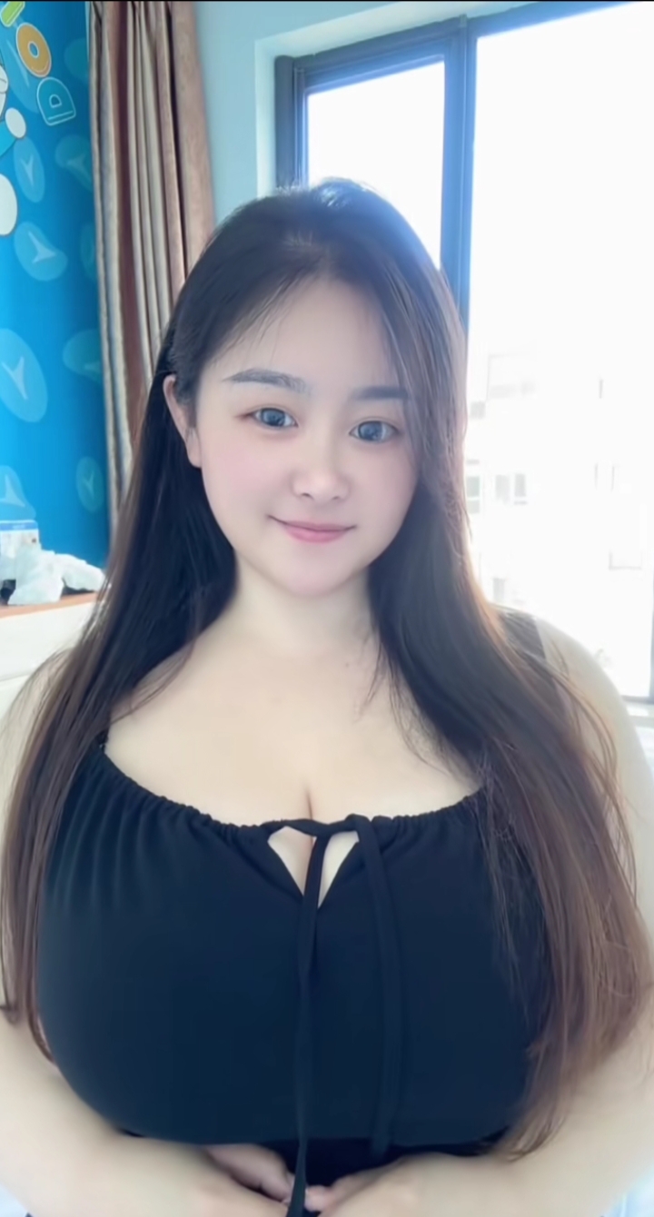 胸太大怎么办妹子图片