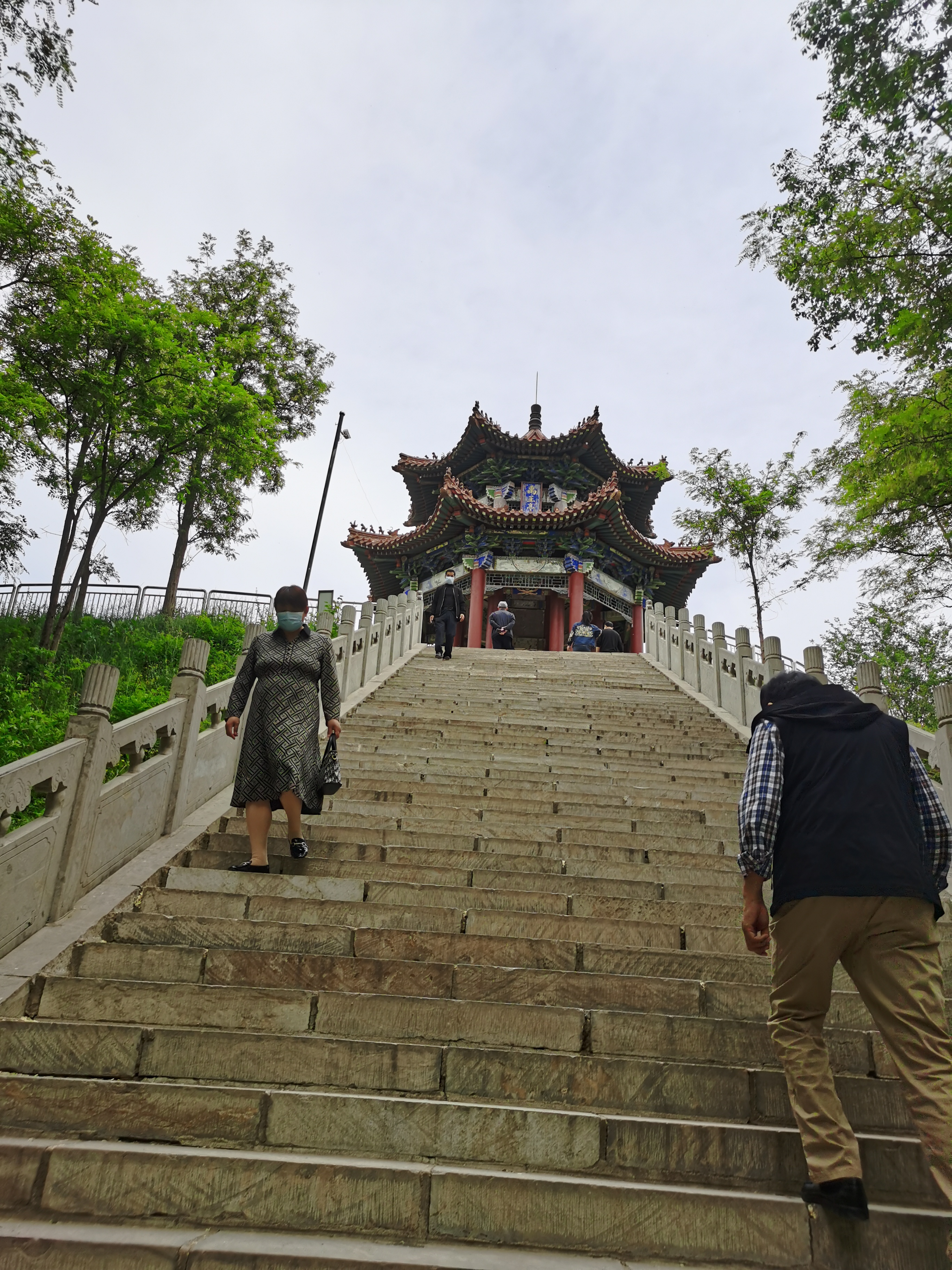禹王亭是一座位于德州禹城具丘山上的建筑,它始建于唐代,历史上几经
