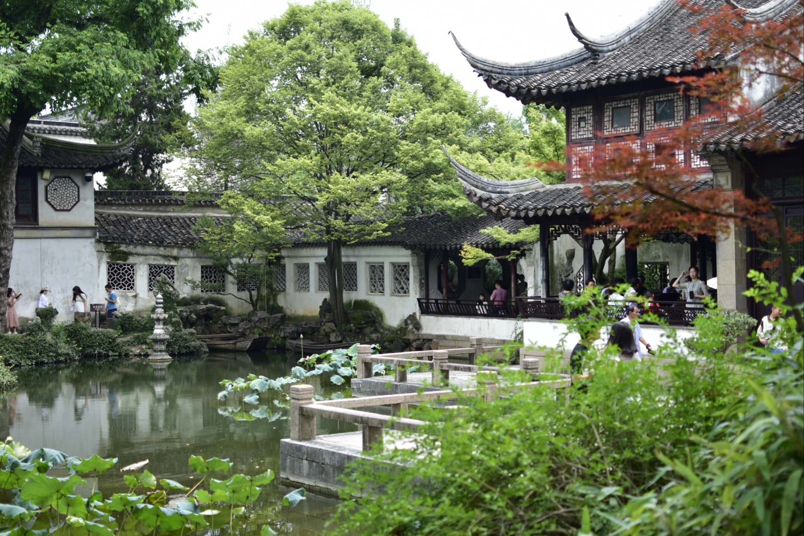 《留园》曾名"东园","寒碧山庄",位于江苏省苏州市姑苏区留园路338号