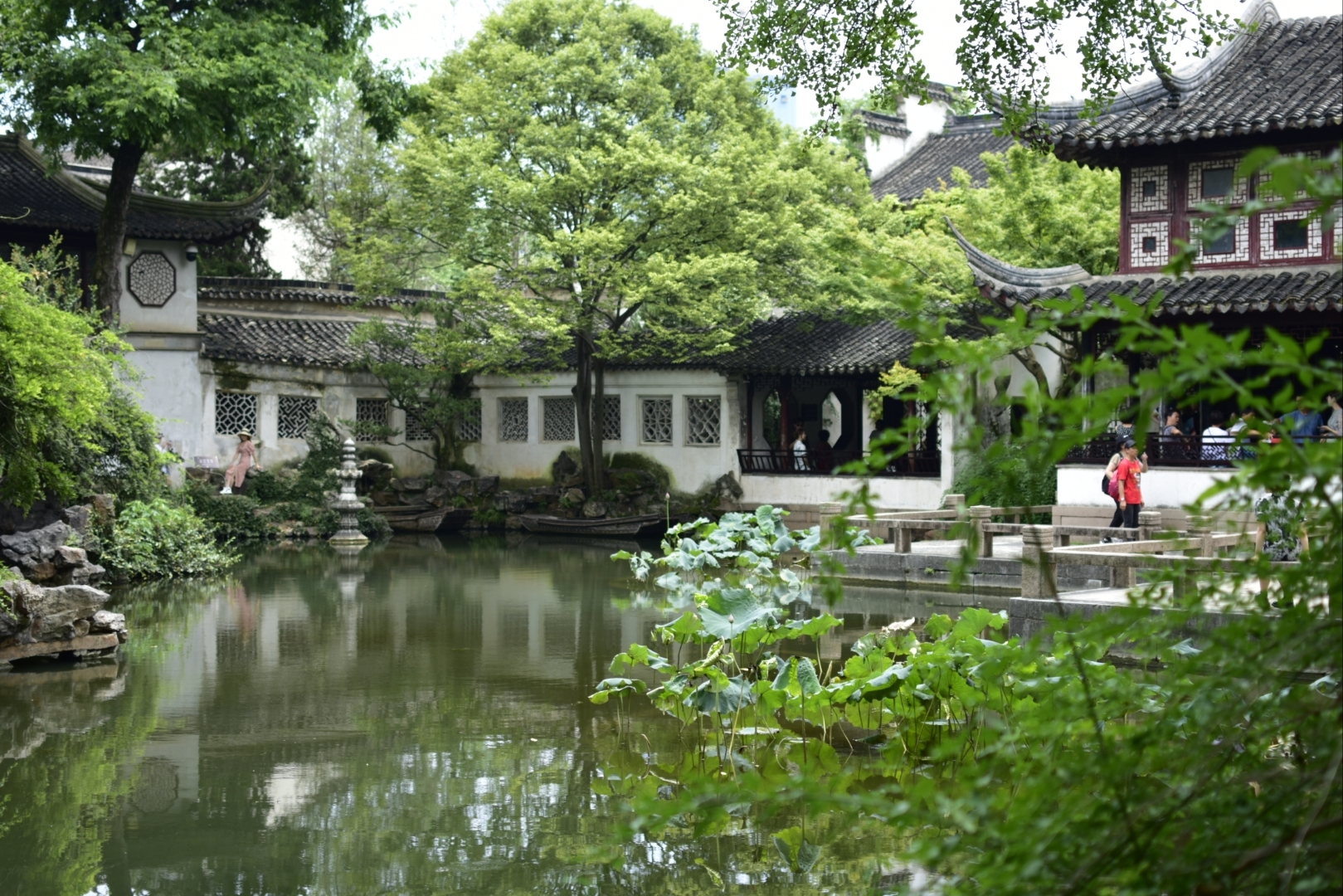 《留园》曾名"东园","寒碧山庄",位于江苏省苏州市姑苏区留园路338号