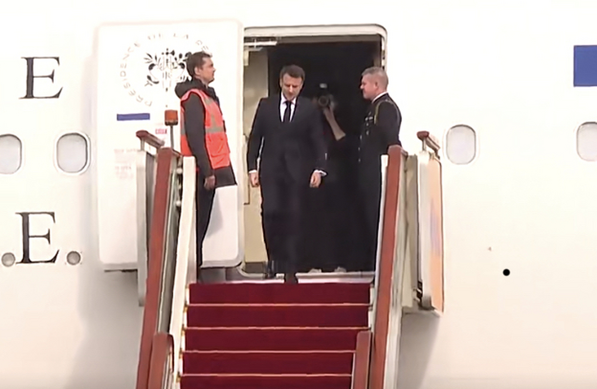 法国总统马克龙将访华图片
