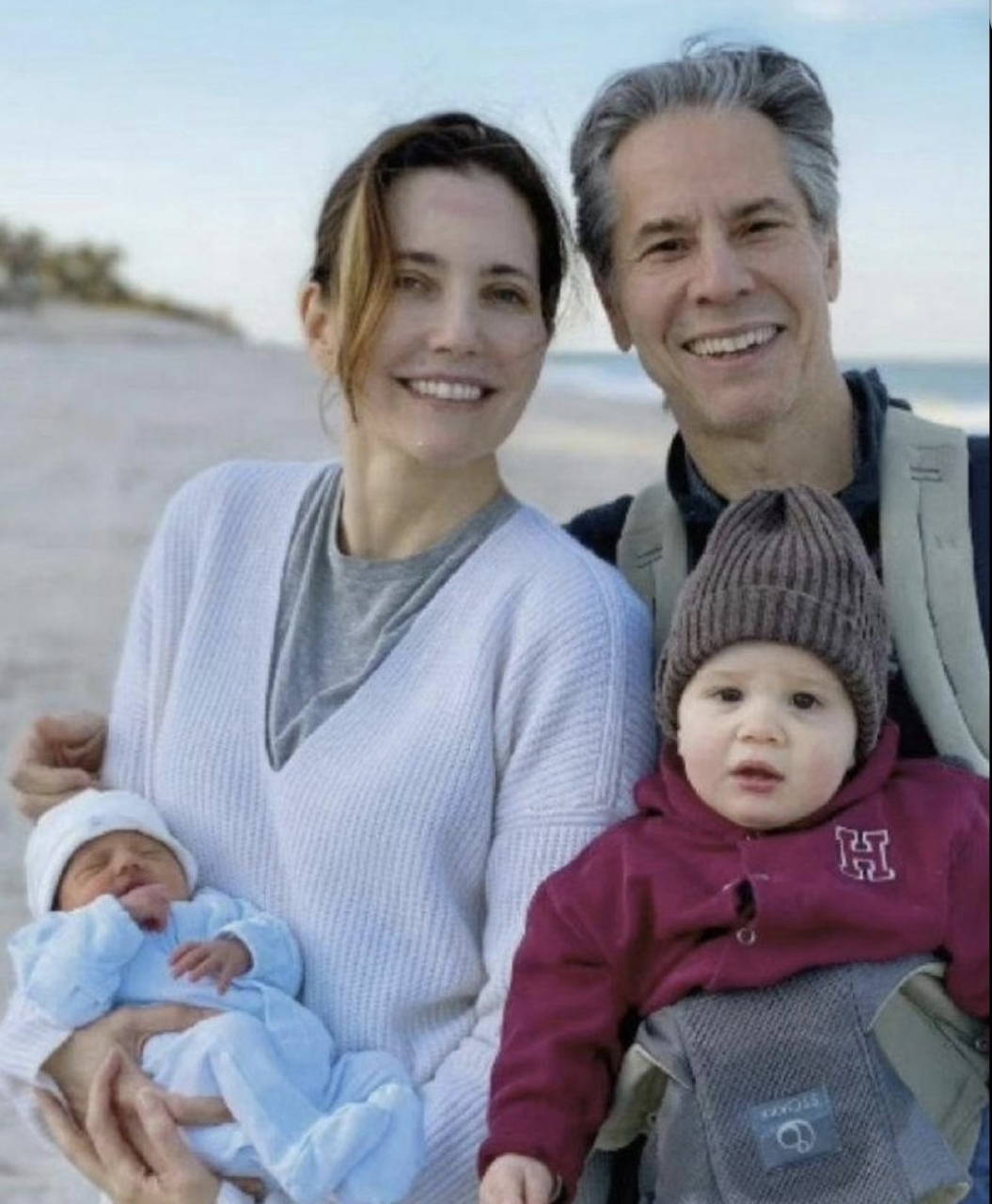 美国国务卿布林肯的妻子埃文·瑞安,曾在白宫担任过内阁秘书一职,2002