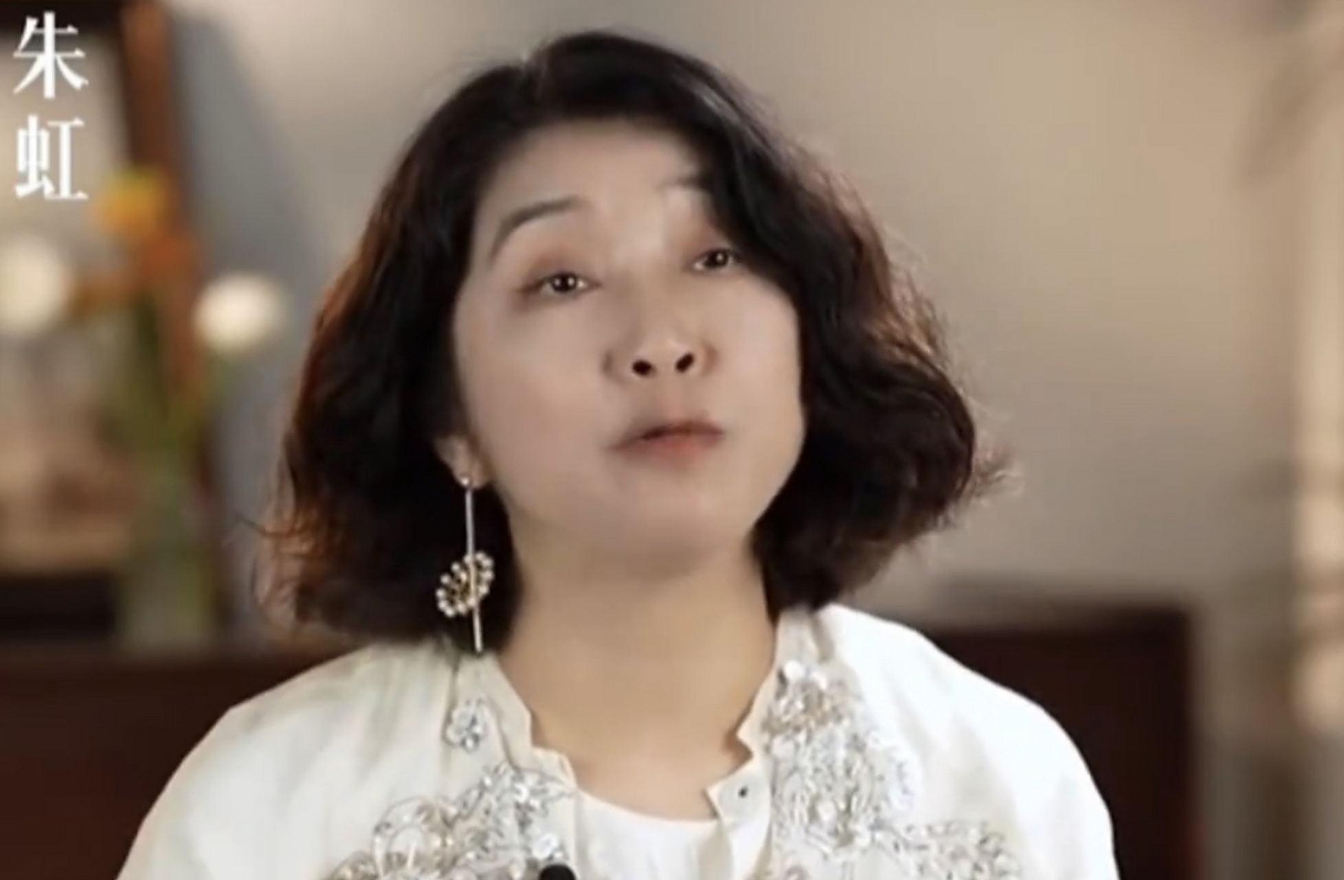 南大博导朱虹教授指出:文凭的贬值已经是势不可挡了.