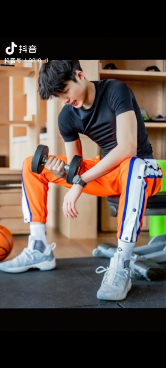 温佳龙 身高199cm 沈阳zero篮球队队员