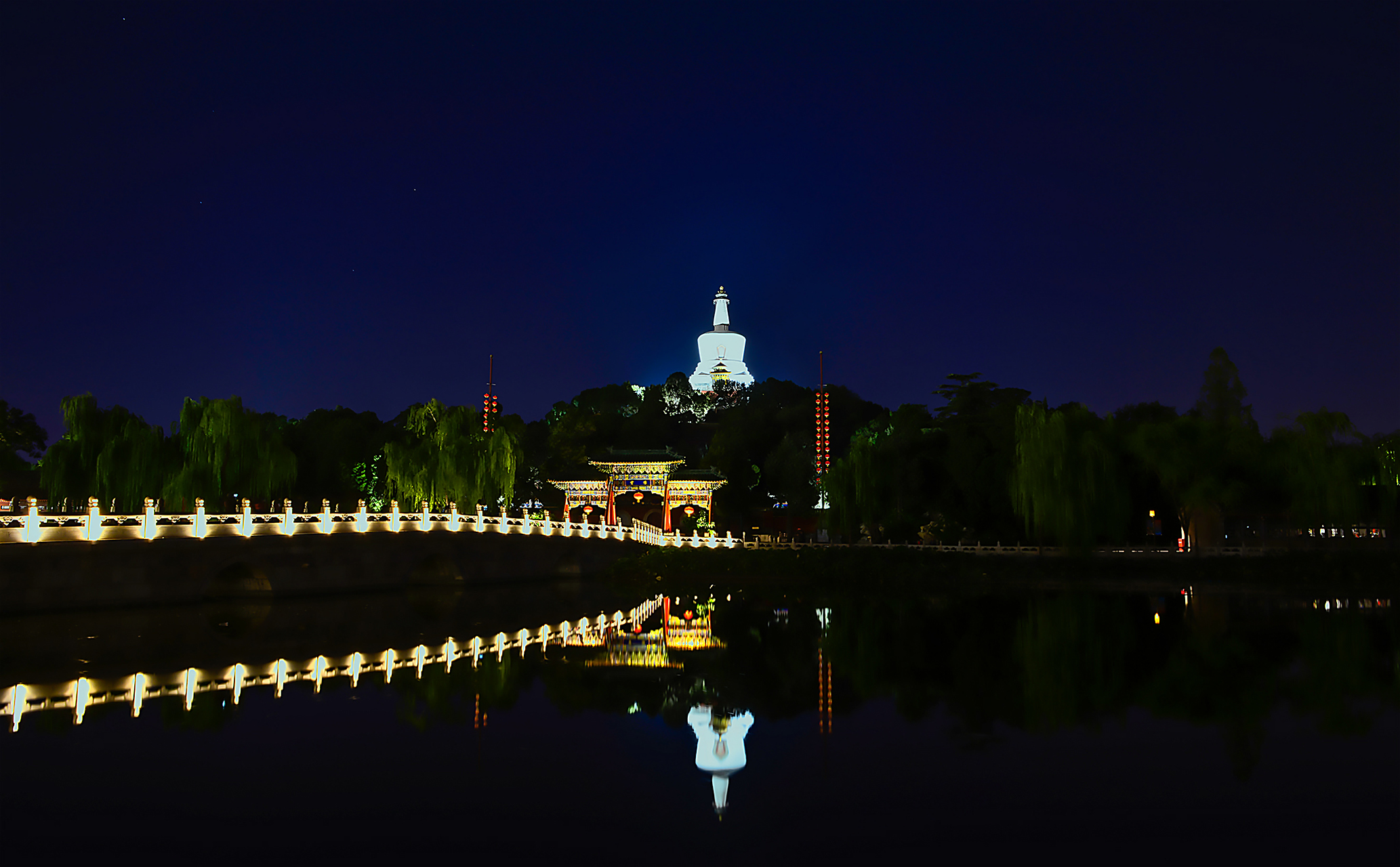 北海公园白塔夜景