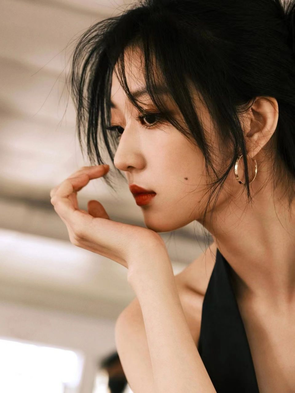 苗苗特别黏人,郑恺一天至少得给她打四五个电话报备行程  2.