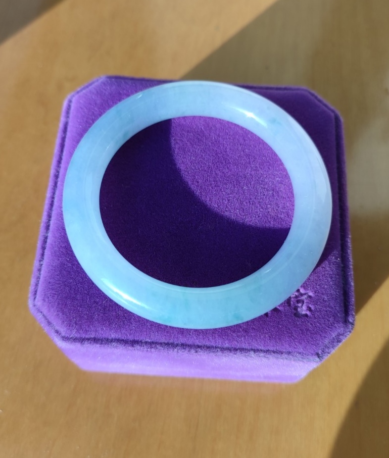 缅甸天然翡翠圆条手镯,冰种,春带彩.#情人节遇上春节