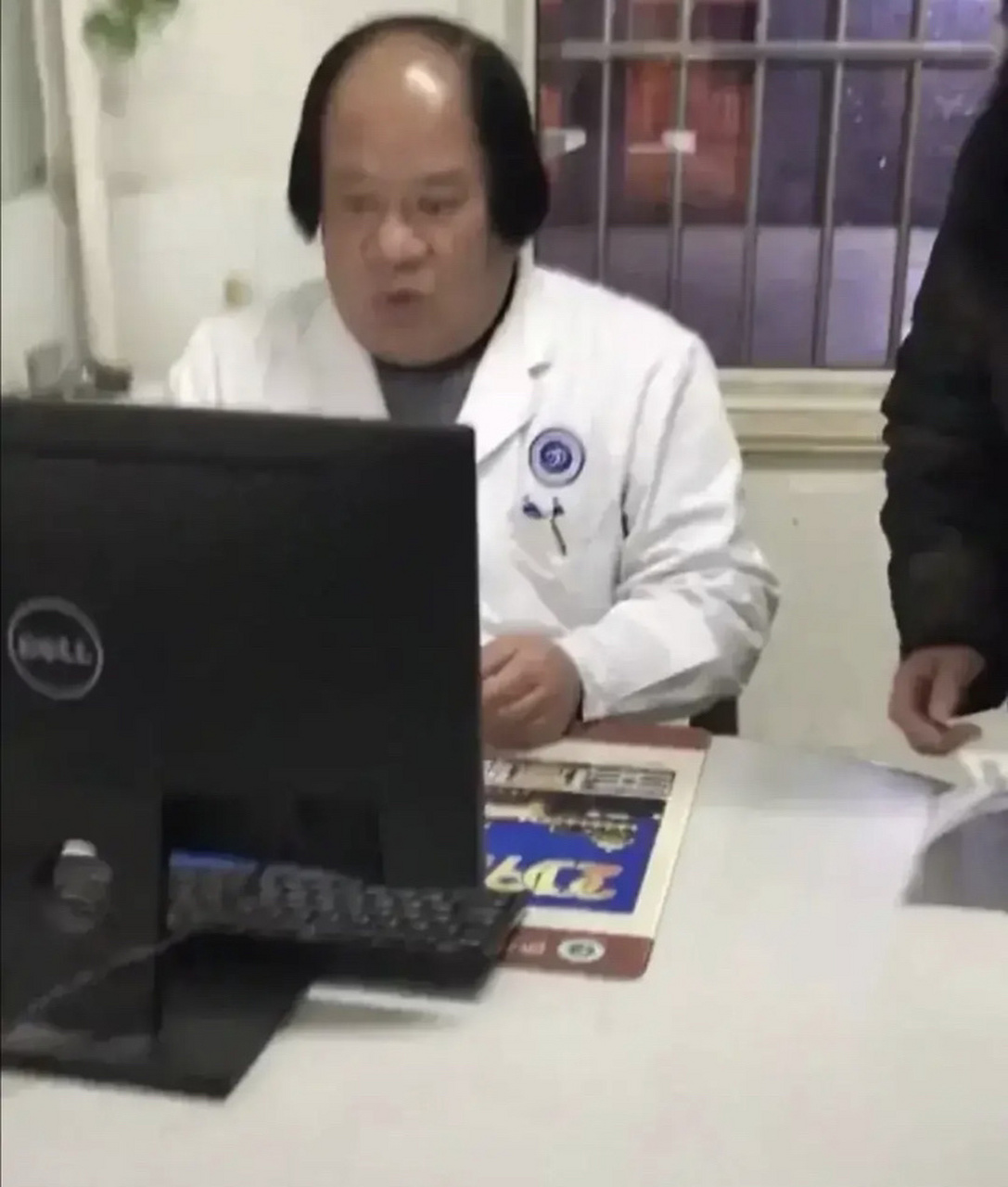 总有一件事让人超想乐 这是给我治疗秃顶的主治医生,你们觉得还有