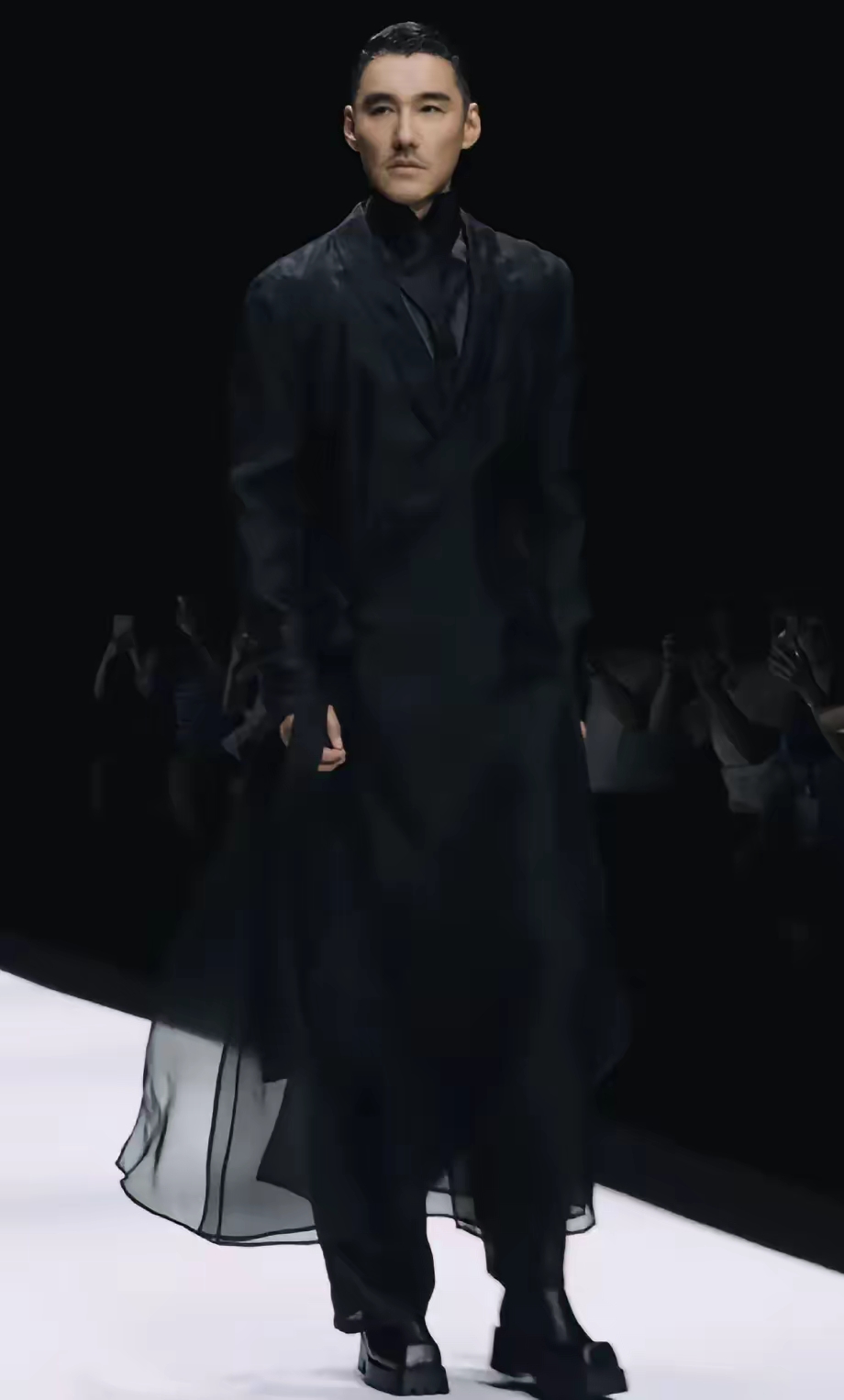 胡兵# #胡兵走秀好仙# #娱乐最前沿