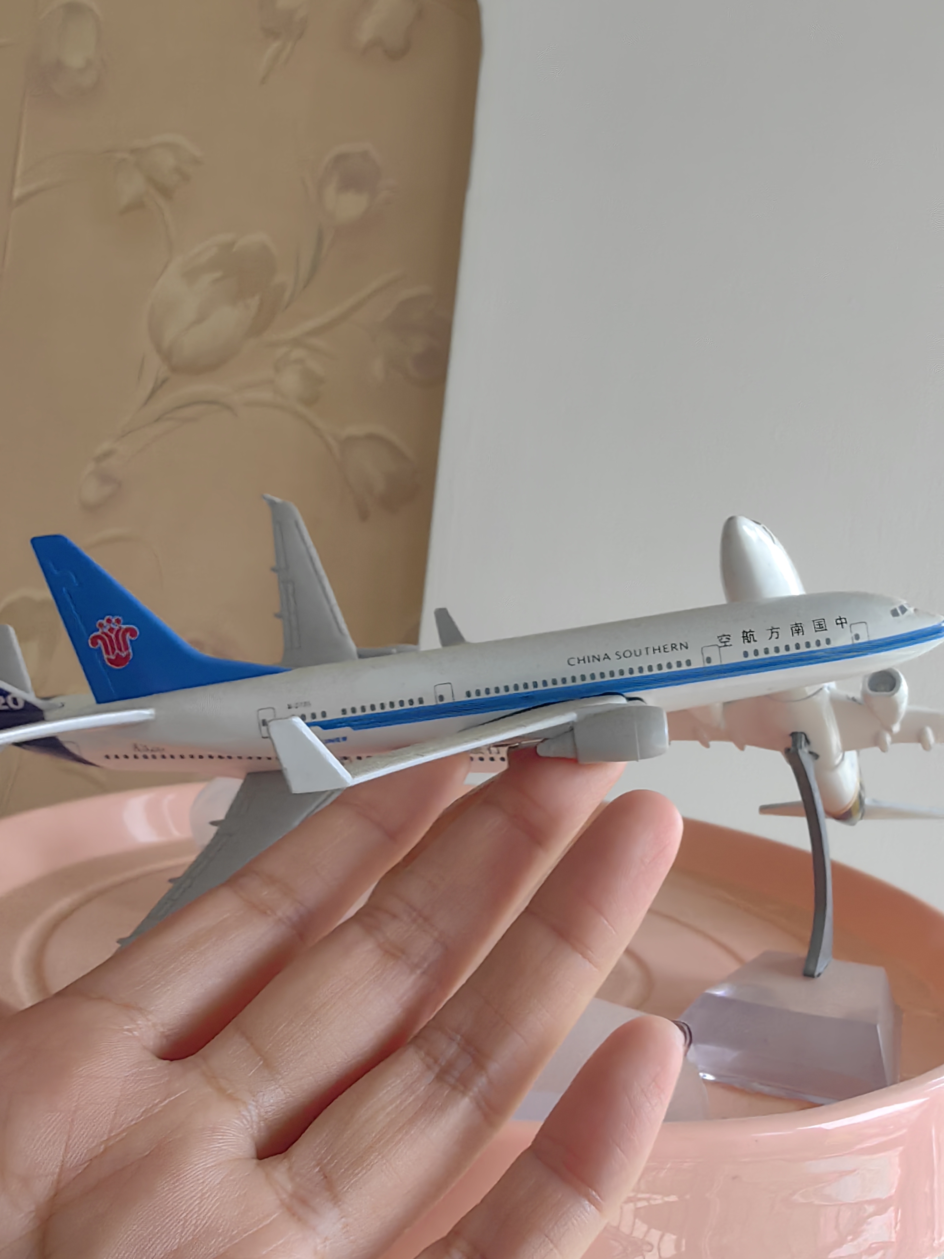 从机组发现病情到飞机紧急落地,航空公司可谓高效迅捷,只用了20分钟