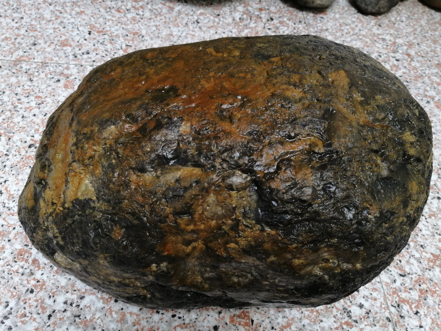 碳质石陨石重34.15公斤