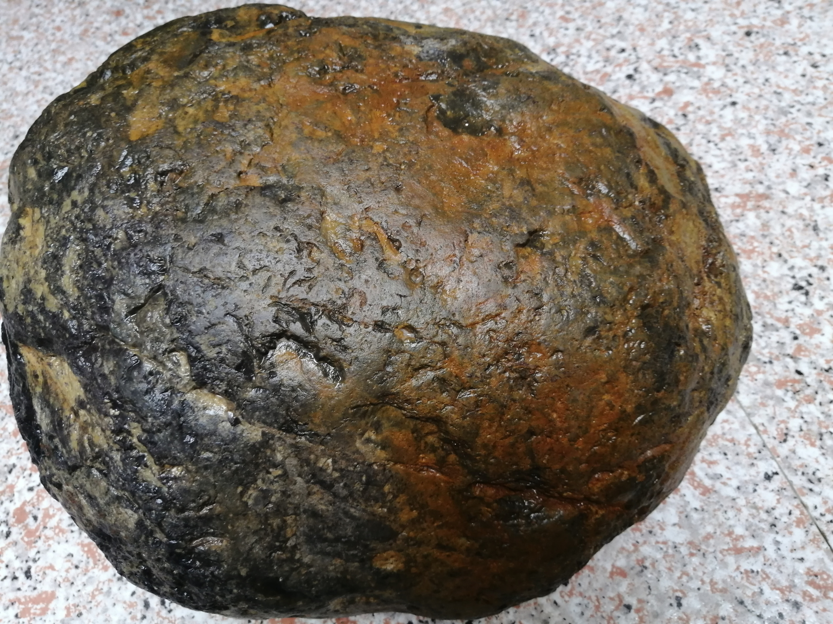 碳质石陨石重34.15公斤