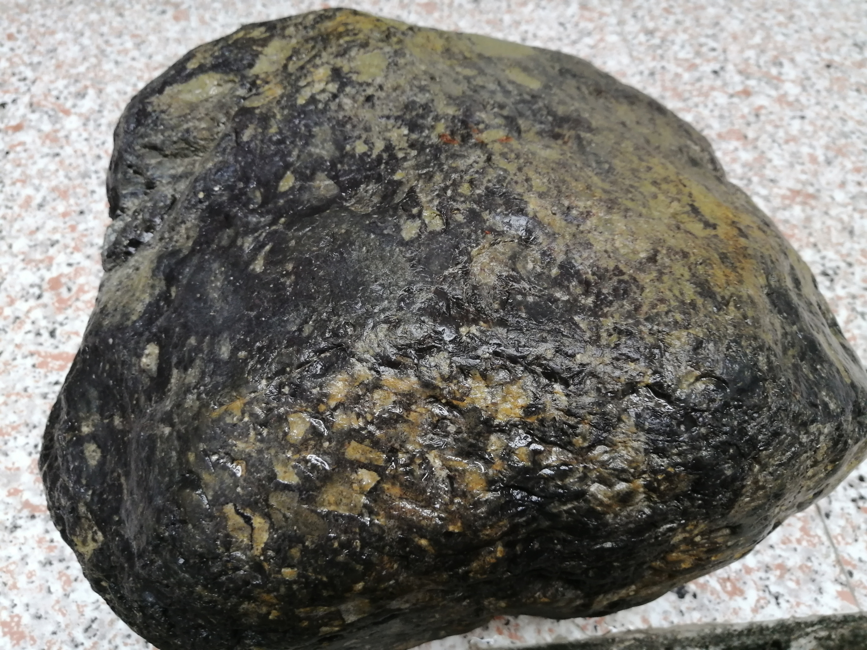 碳质石陨石重34.15公斤