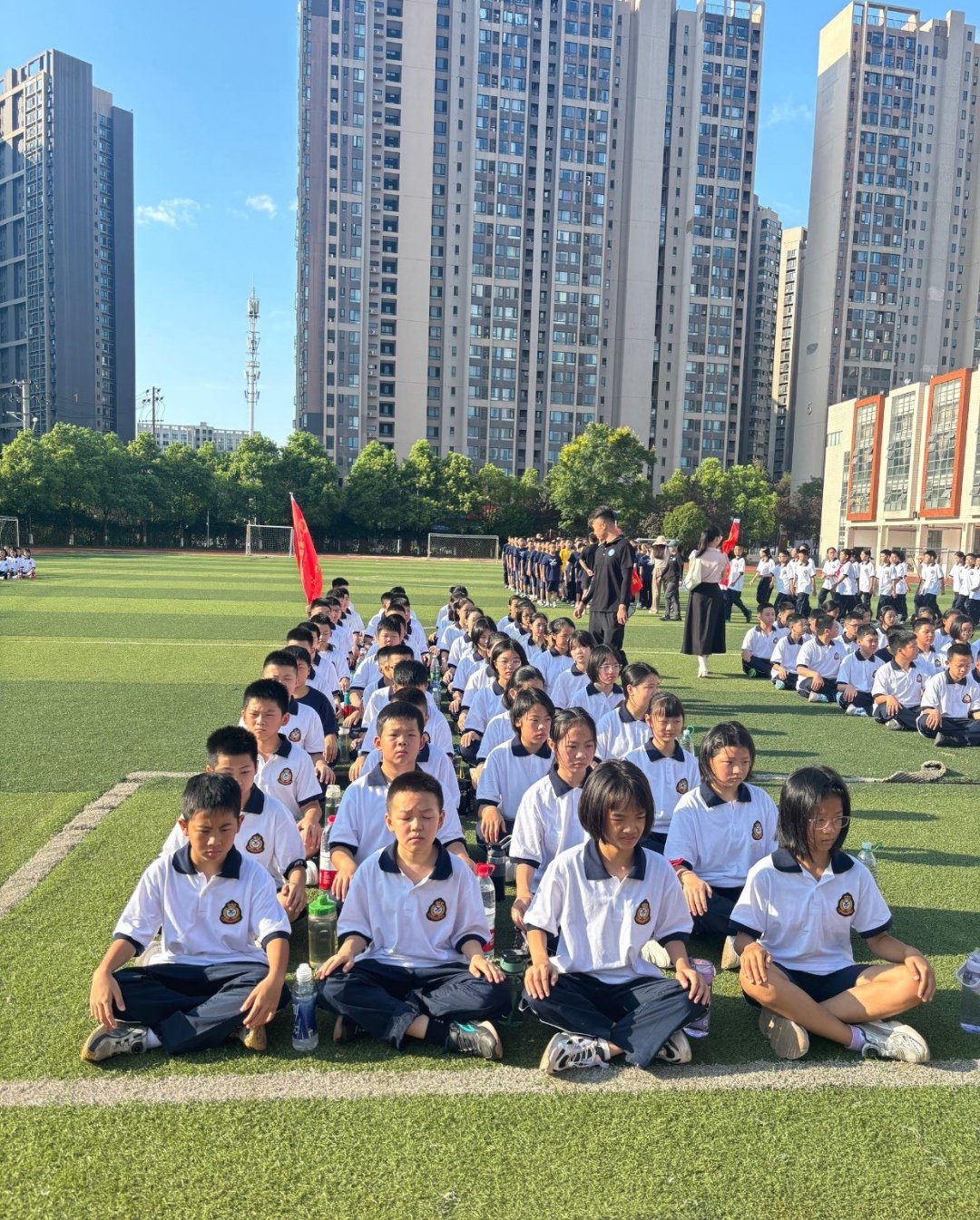 我儿子高考的时候考了603分,我把儿子的成绩发到了家庭群,过了几个