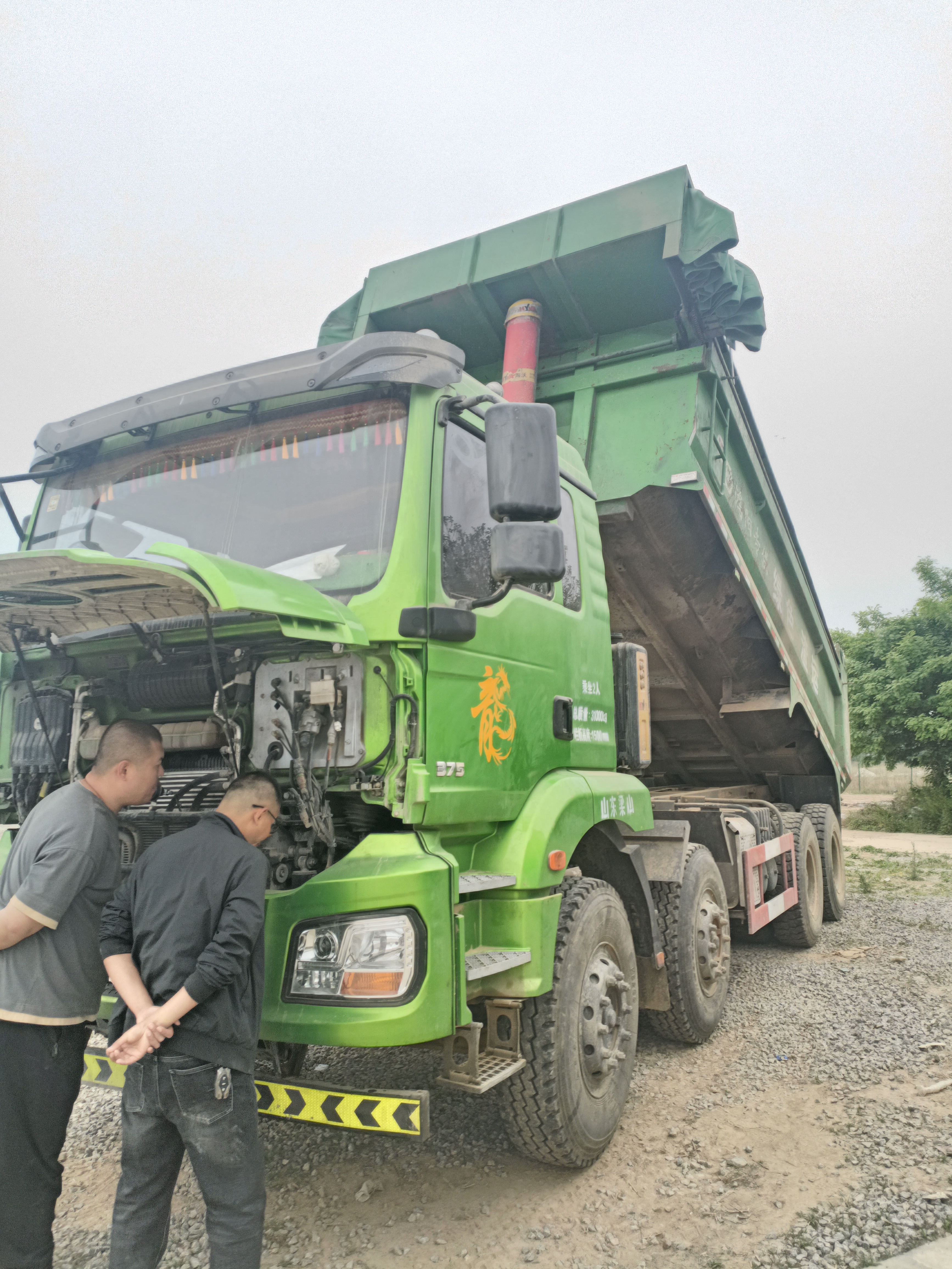 陕汽渣土车 前四后八图片