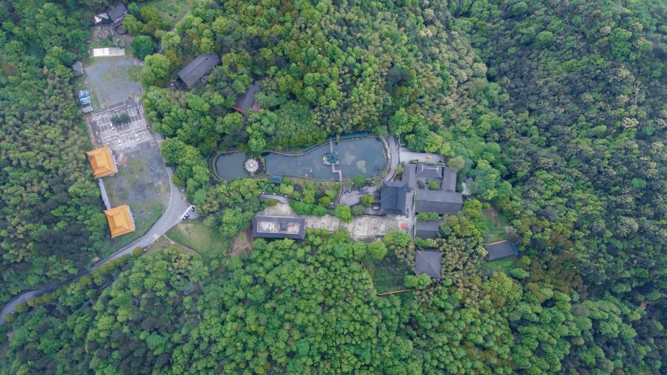 洪江嵩云山大兴禅寺简介            佛教传入洪江嵩云山,始于宋,先有