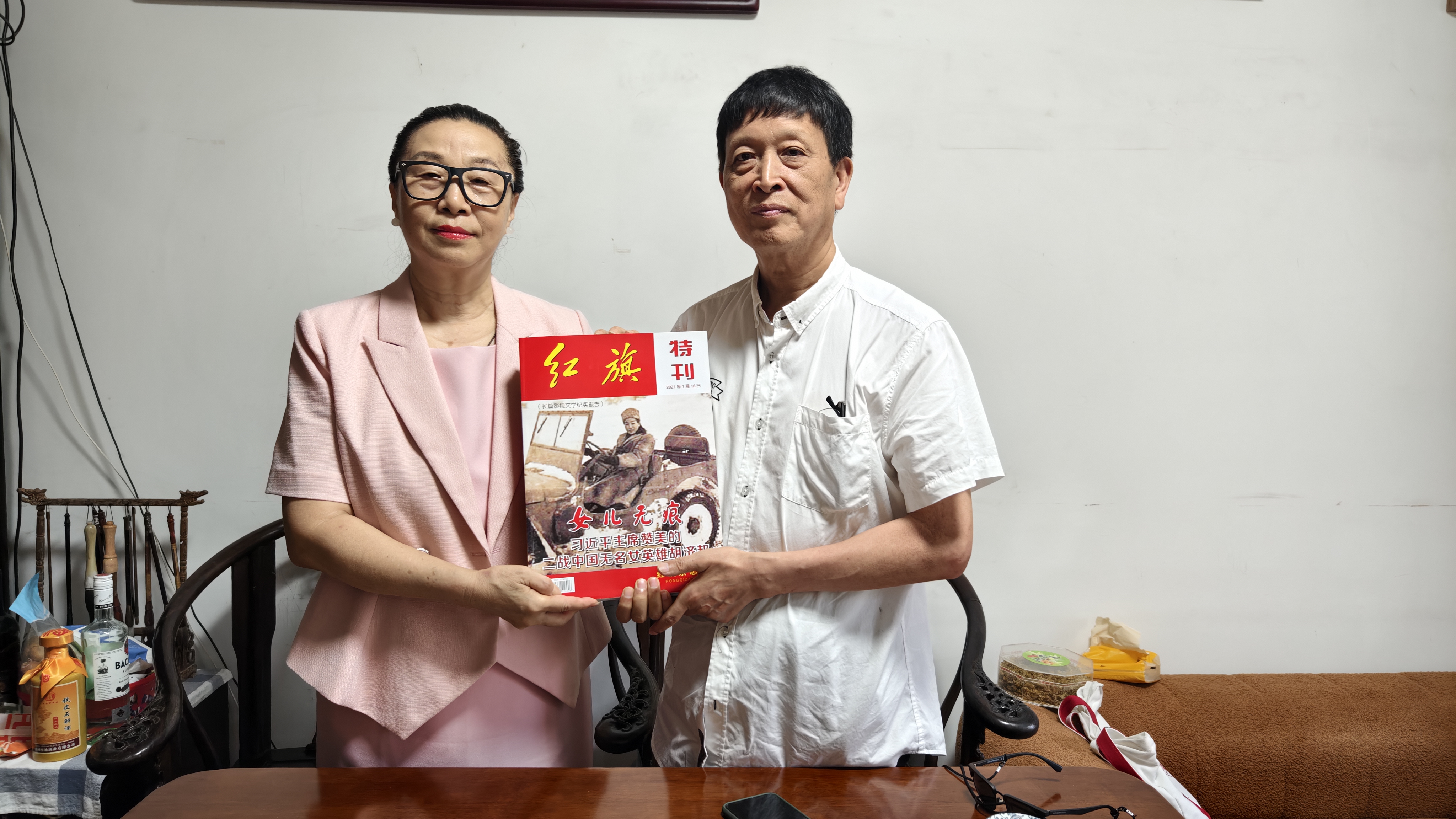 应明阳先生,和国潮产业集团董事长龙再华,央视编导王志清做客宣德书画