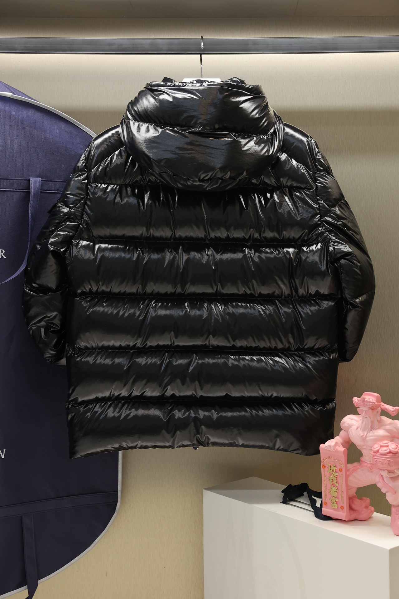 moncler maya羽绒服专为庆贺moncler 70周年重新诠释,全新色调焕新