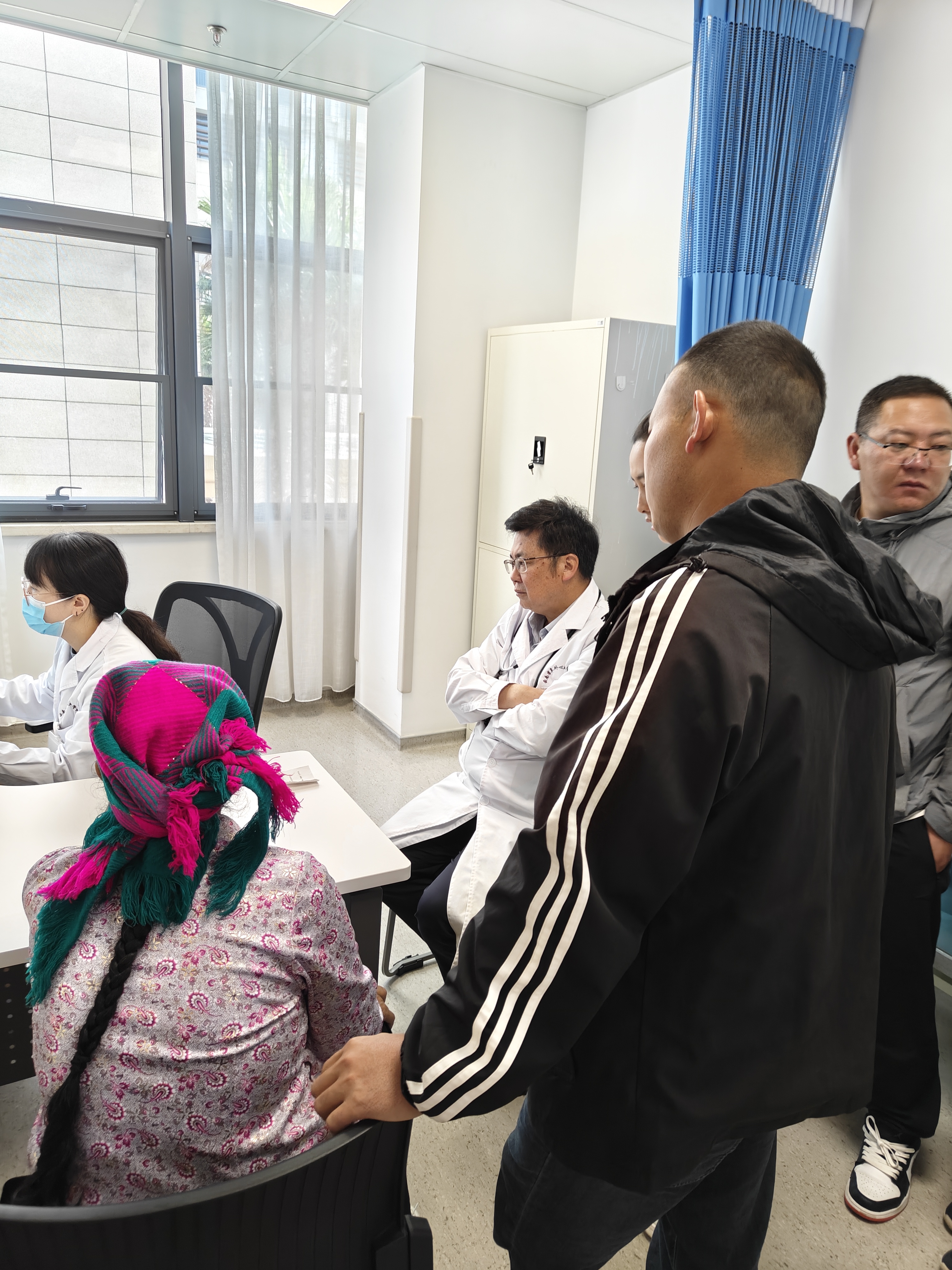 关于304医院黄牛办理住院优先跑腿代处理住院的信息