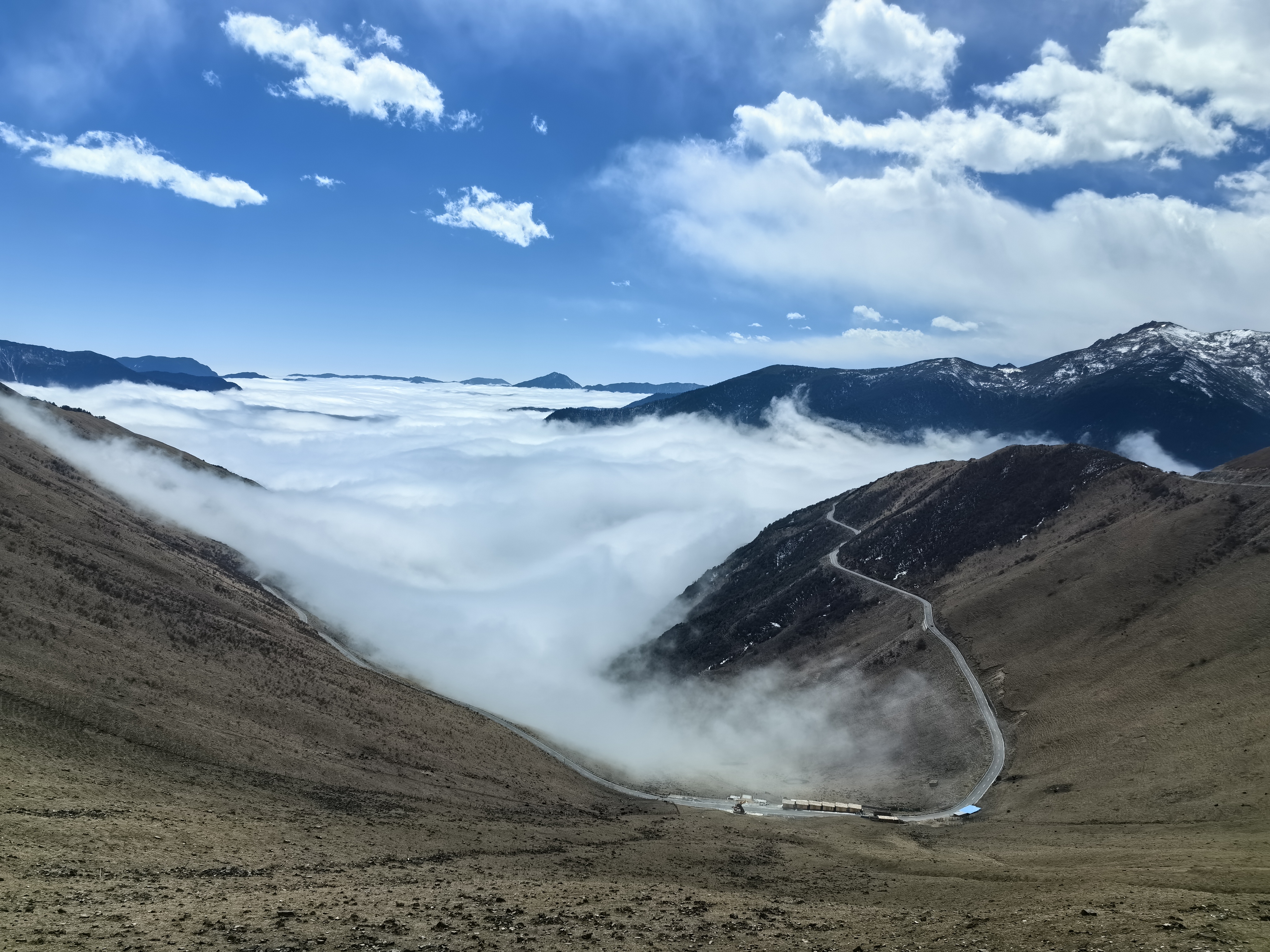 夹金山海拔图片