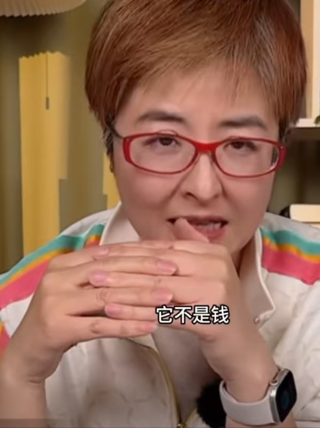 前央视名嘴张泉灵得知杨子把黄圣依的钱都买了古玩收藏品公后在直播