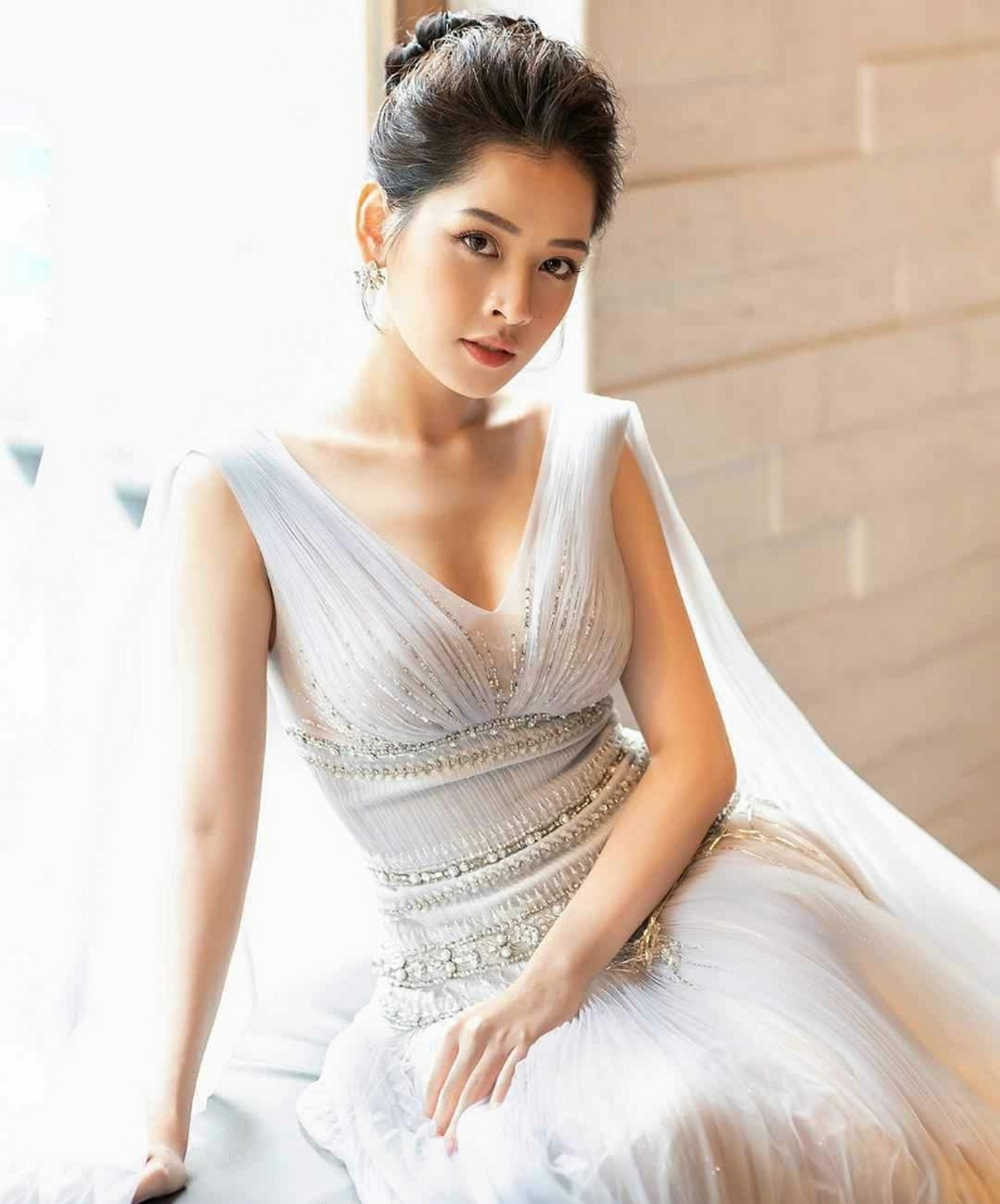 华为手机在越南的形象代言人,来做个填空题,美不美看___[害羞]