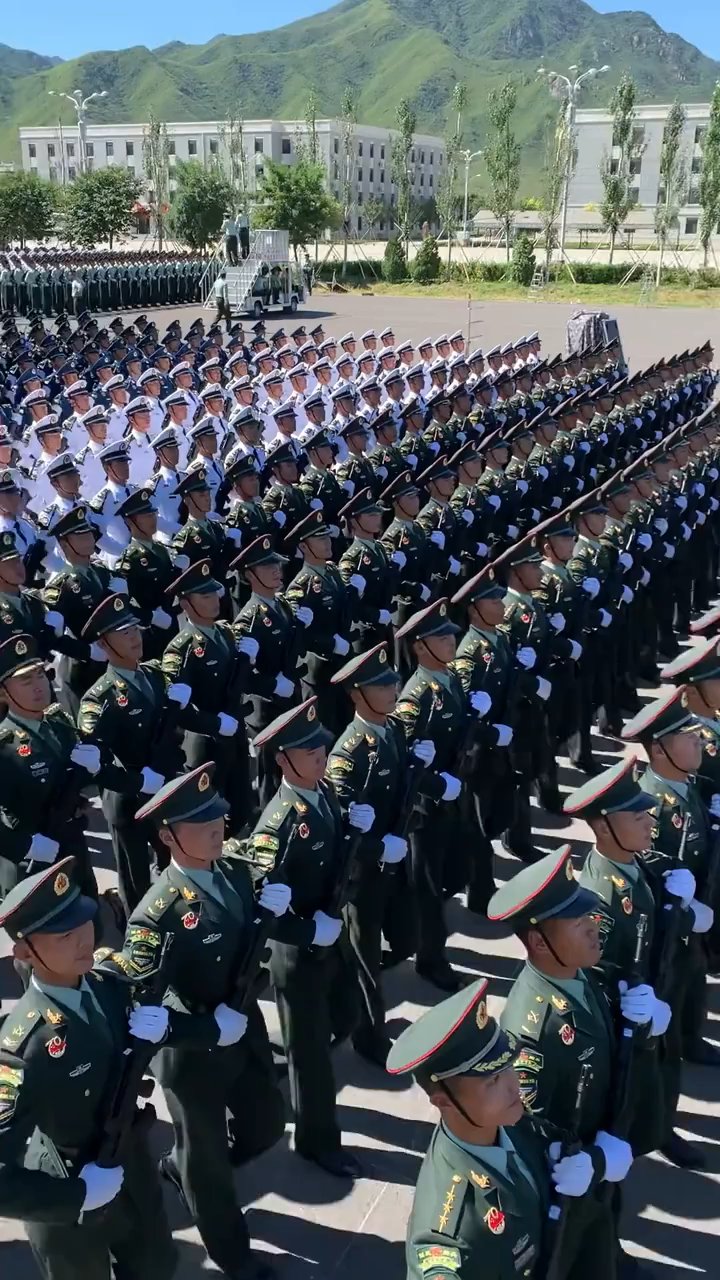 中国军人威武霸气