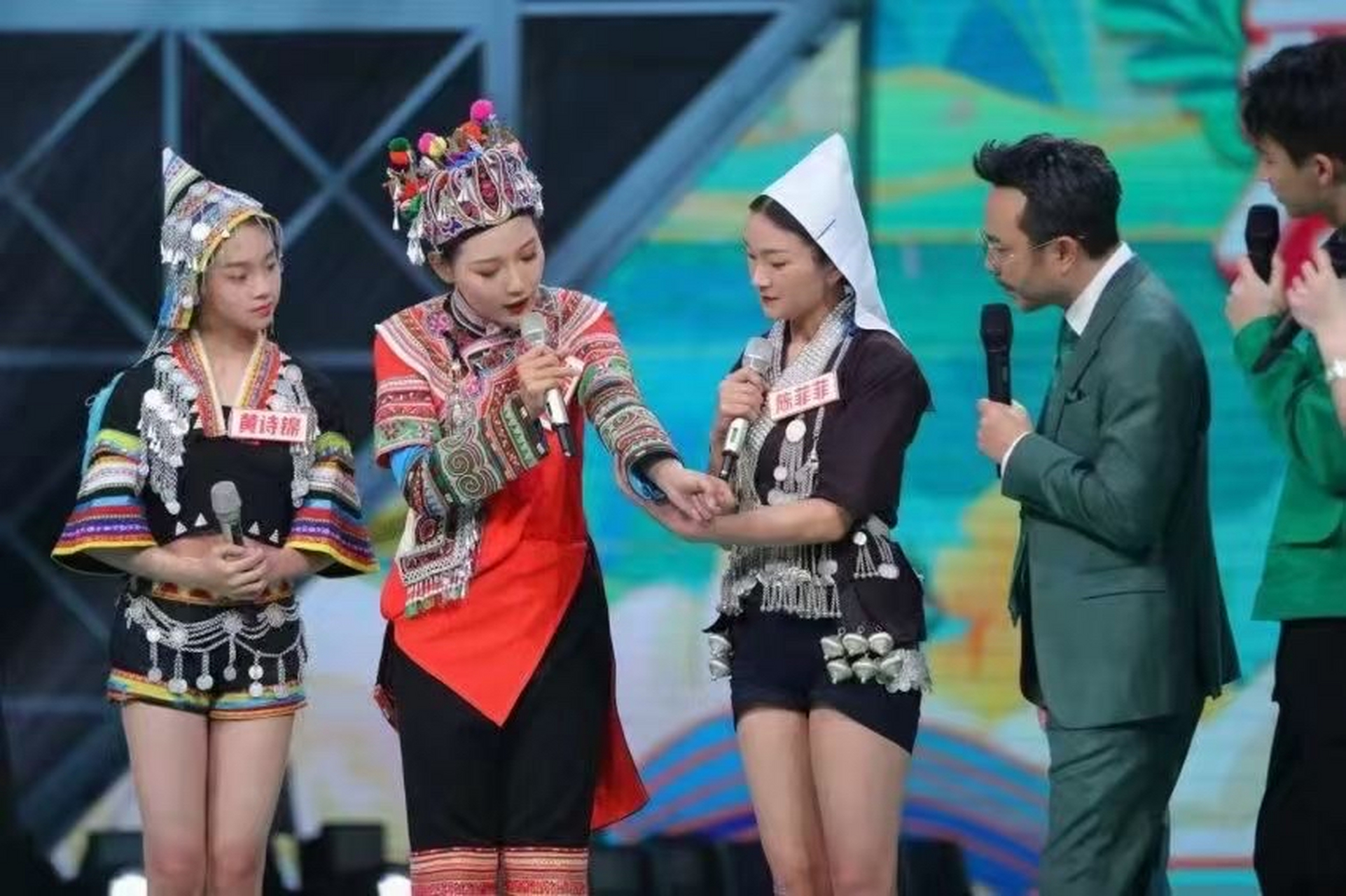 生活休闲万花筒#看看云南红河奕车姑娘颜值 美女是不分民族的,各个