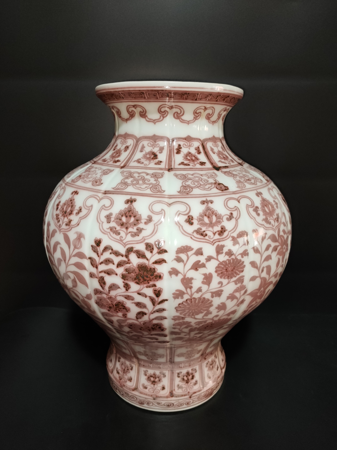 正宗明代(洪武)釉里红大石榴尊2件,1件是洪武早期,湖田窑烧制出来的