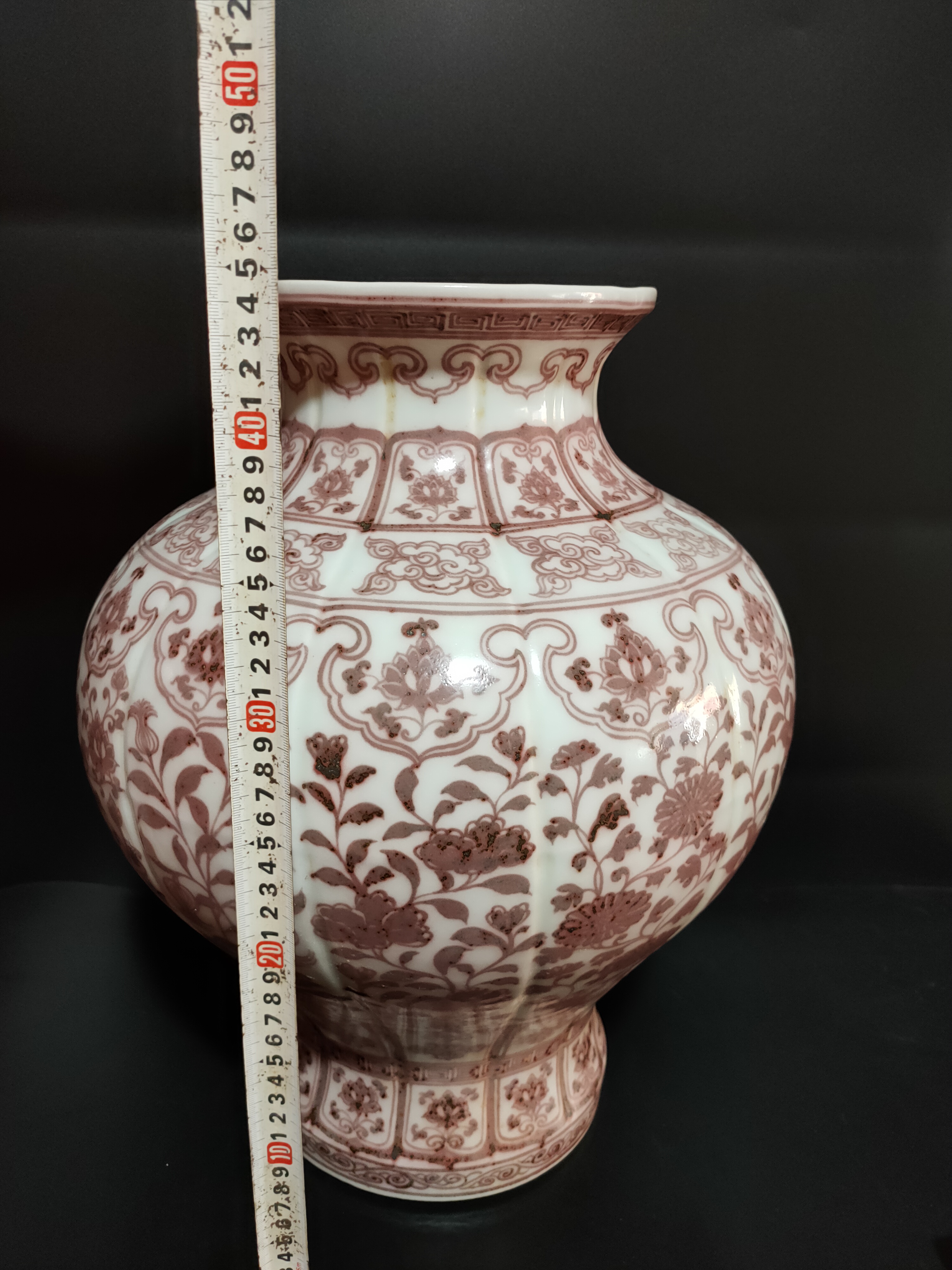 正宗明代(洪武)早期釉里红石榴尊,是湖田窑烧制出来的一件精品.