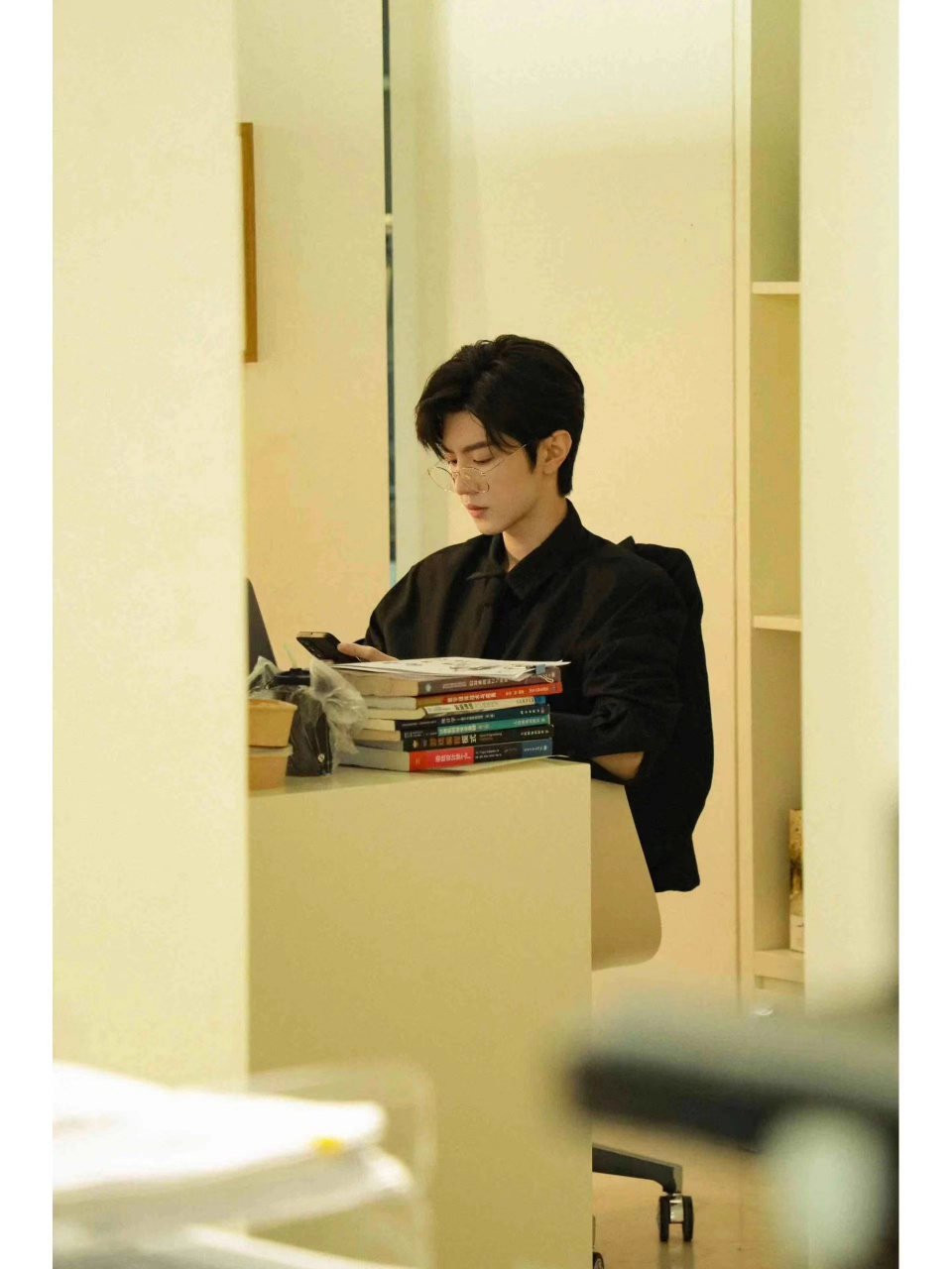 赵丽颖没有做植发,她用的都是假发片,顶流女星基本没有去植发的. 2.