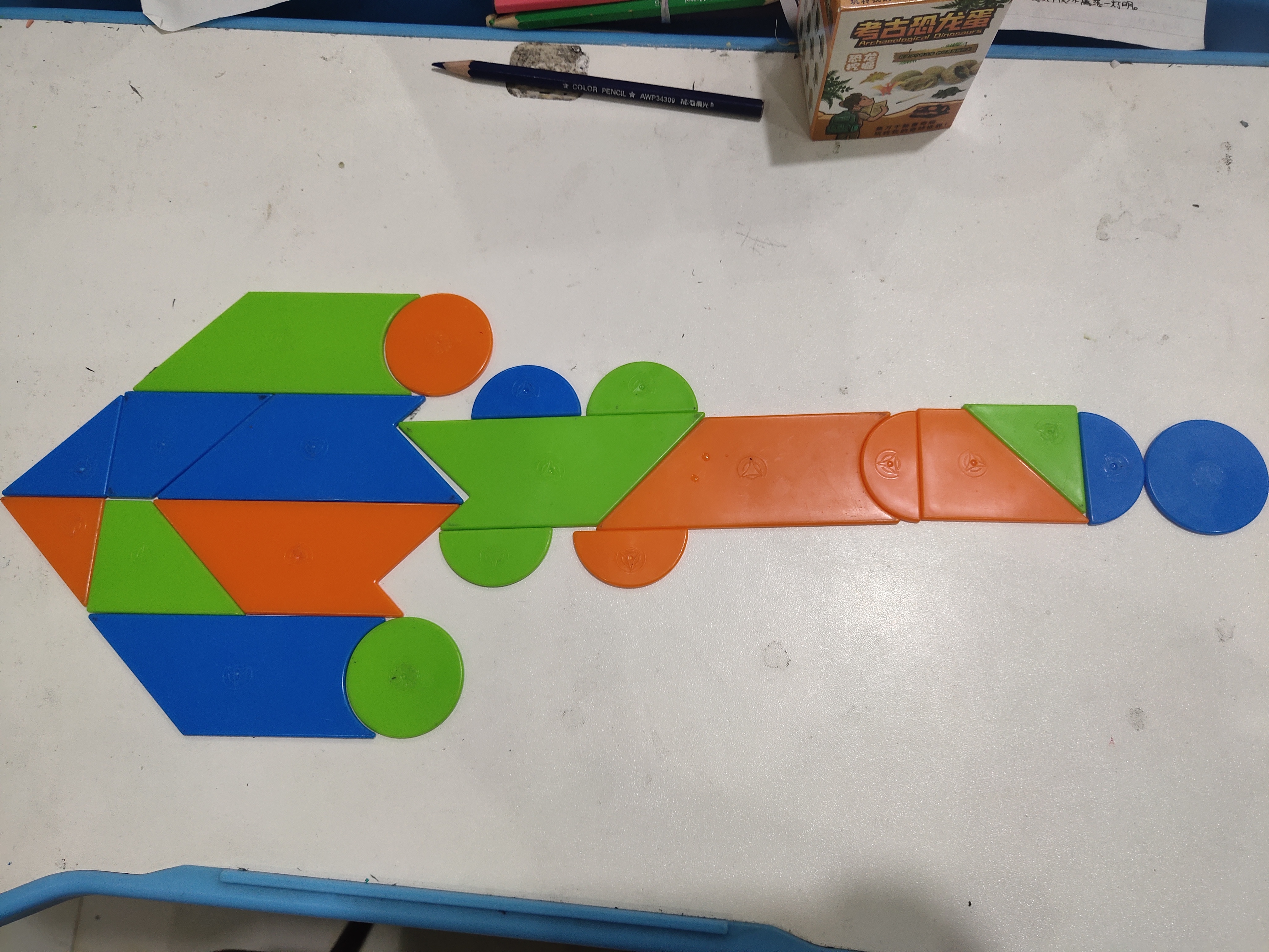 现代七巧板拼3副铁铲