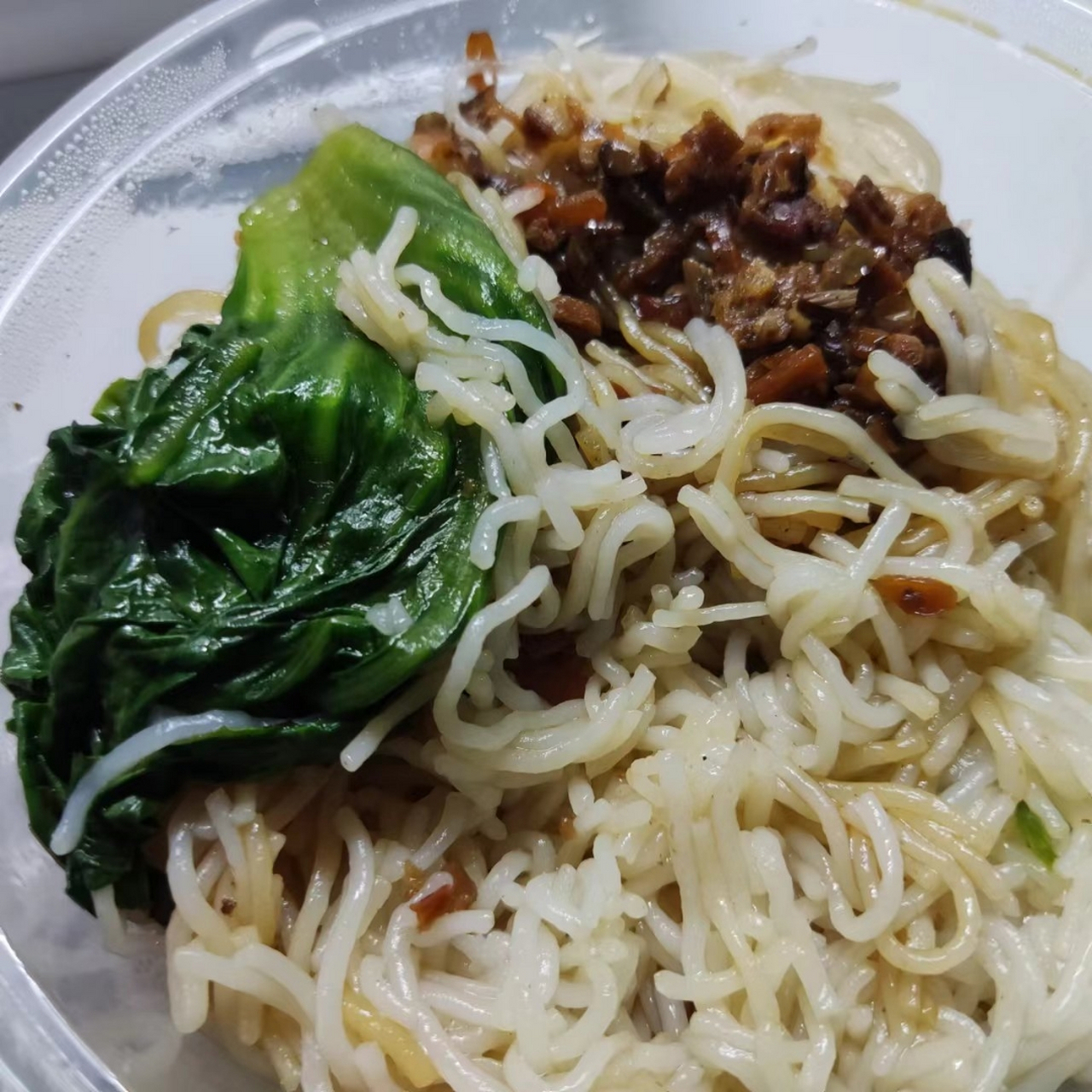 今天吃炸酱拌粉.