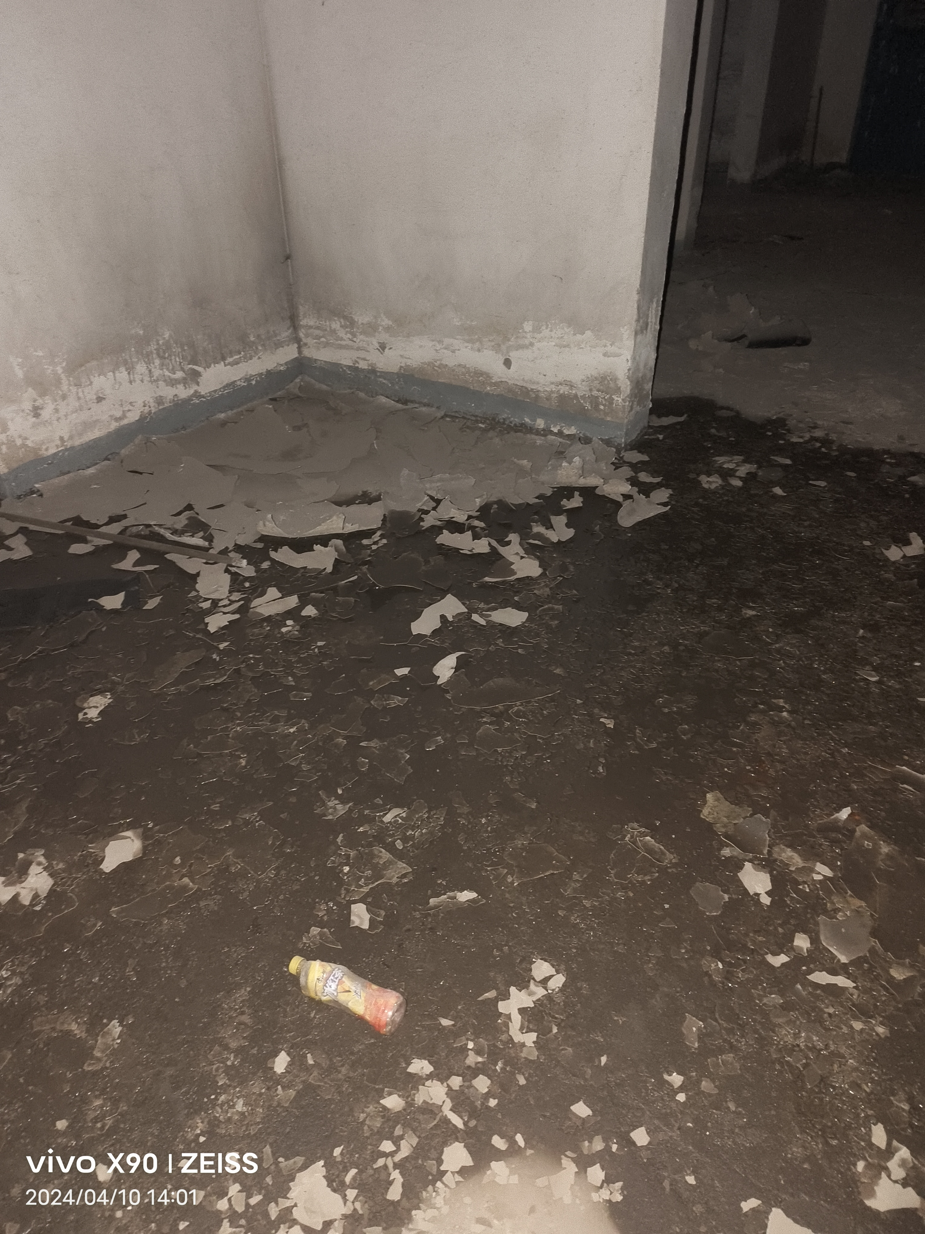 地下室漏水地下室泡水地下室漏水图片仓库漏水地下室反水照片地板发水