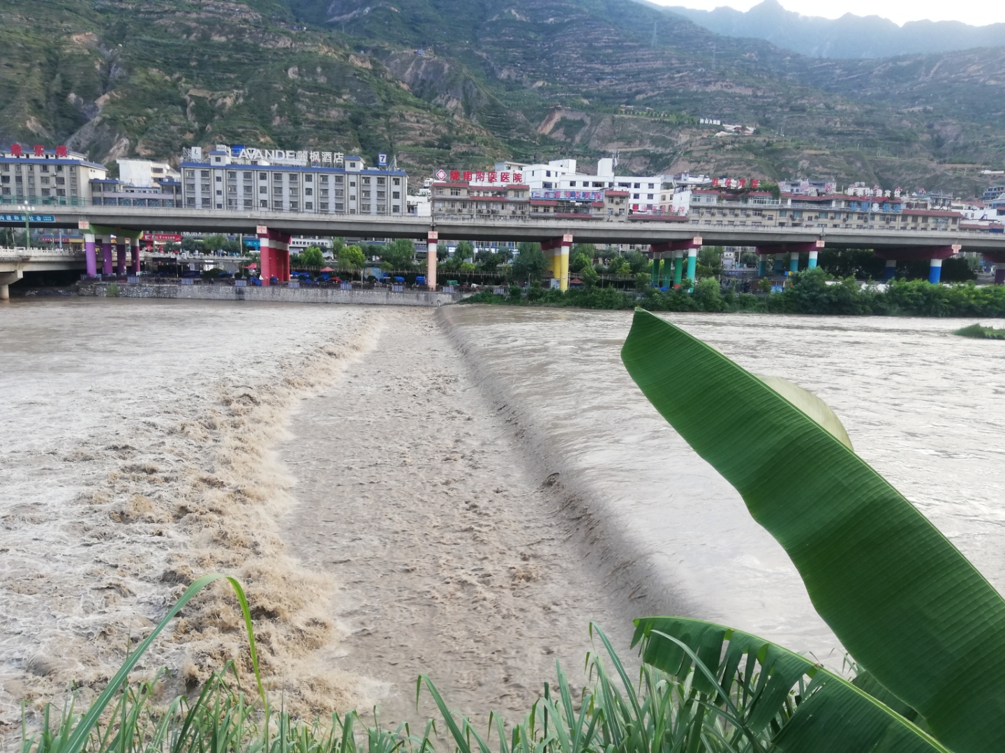 白龙江边,古今里梦都演艺新空间.甘肃陇南.