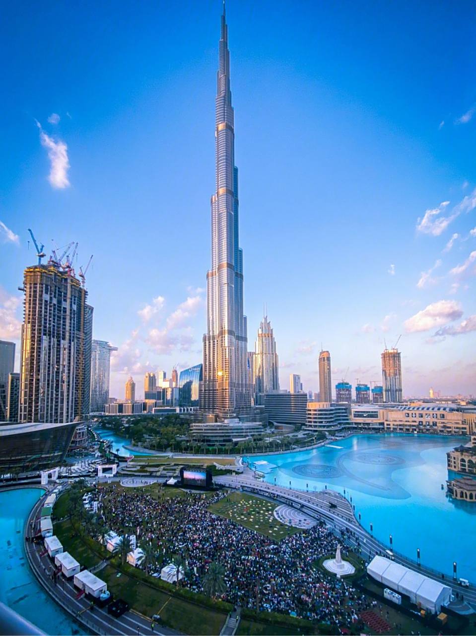 摩天大楼"诅咒"之迪拜塔;2004年,迪拜开始建造迪拜塔(burj dubai).