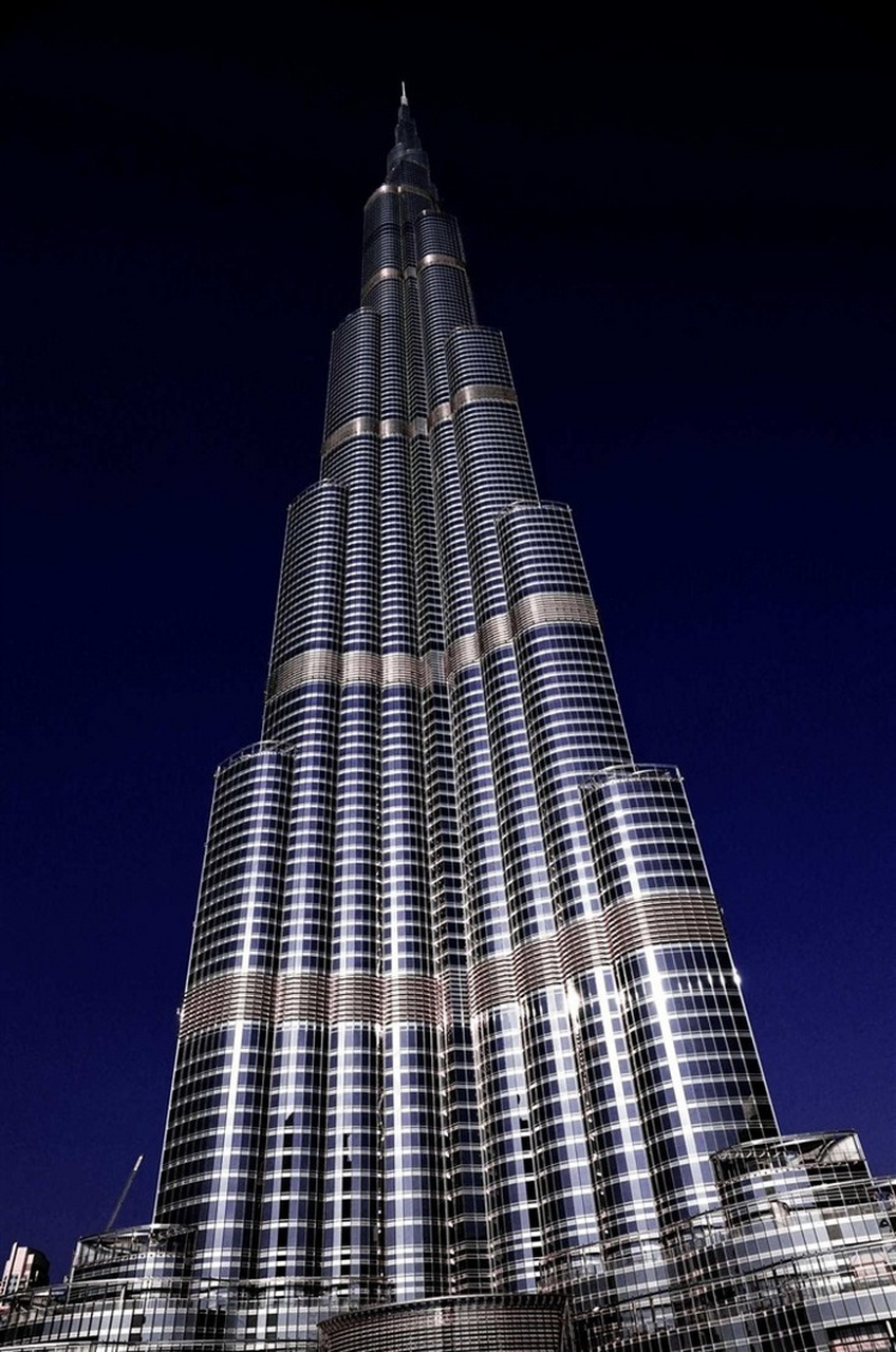 摩天大楼"诅咒"之迪拜塔;2004年,迪拜开始建造迪拜塔(burj dubai).