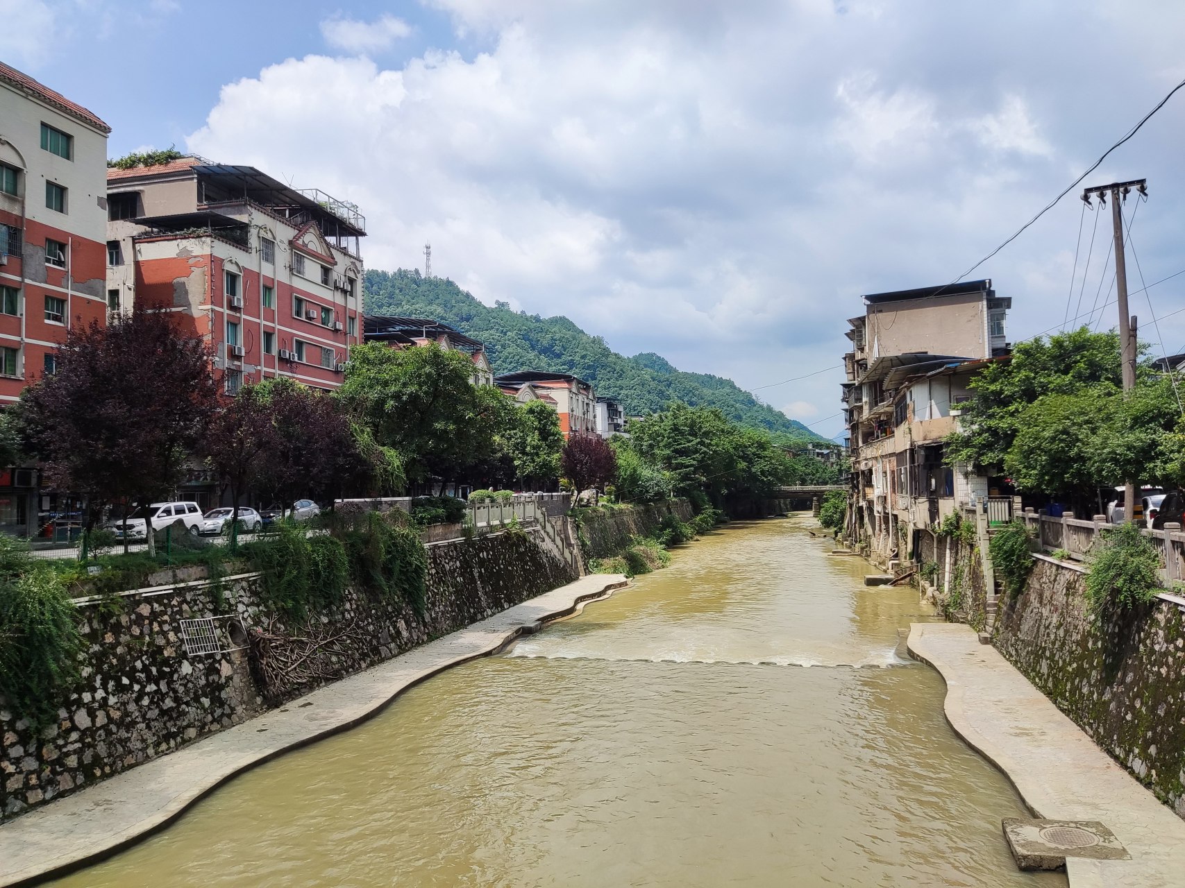 低碳之旅# #动态创作月# 重庆合川三汇镇,昔日的经济百强镇,实拍街景