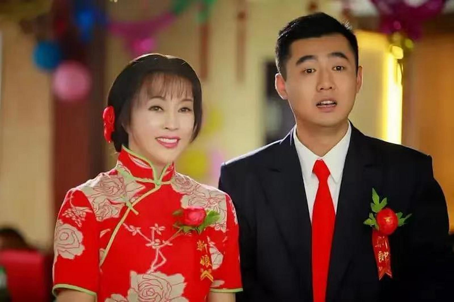 刘涛姐弟恋,蒋雯丽妈儿恋,刘晓庆奶孙恋,真是一波更比一波强,6哇!