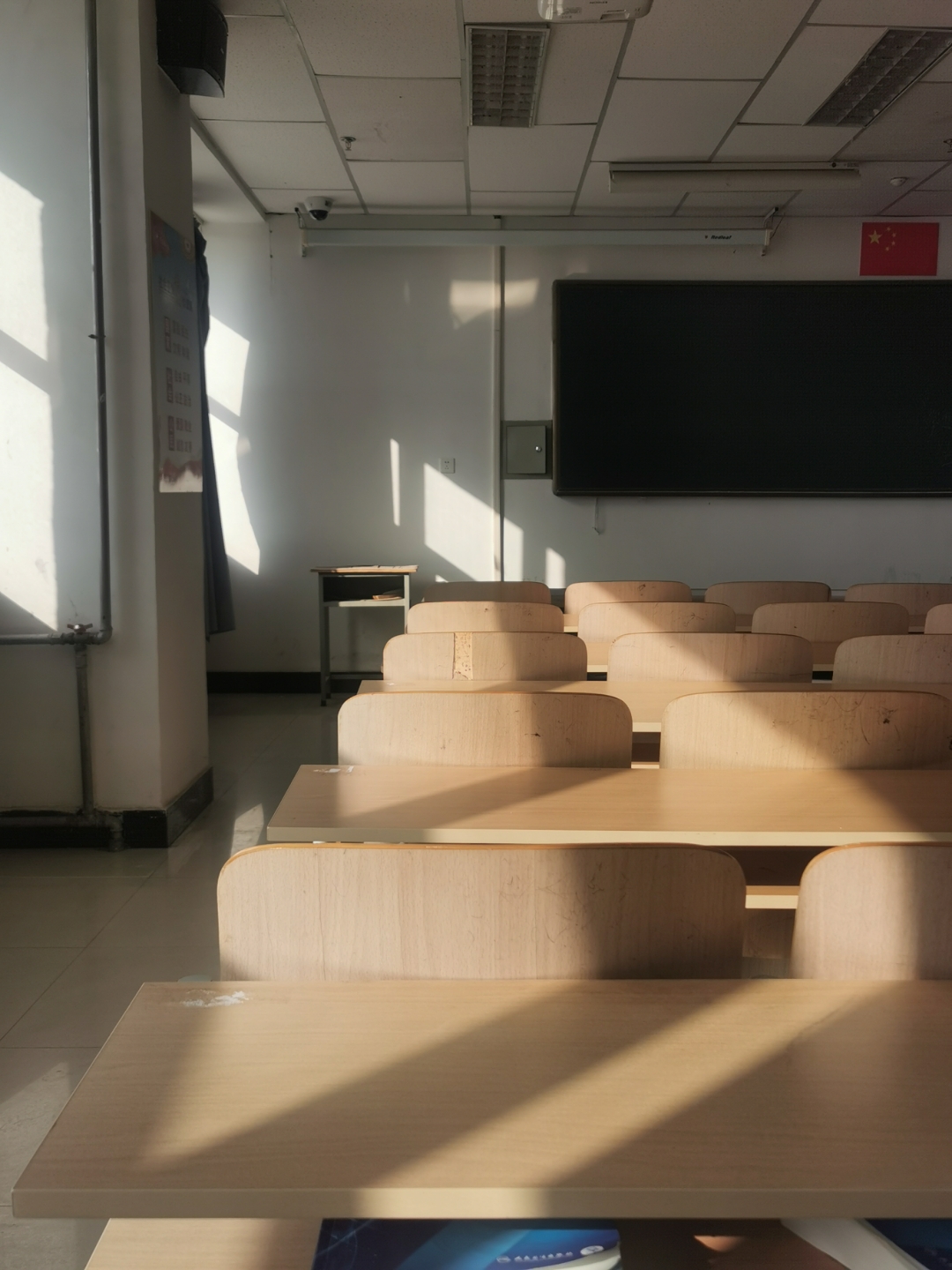 黑板上的字迹,是知识的宝藏,也是青春的印记