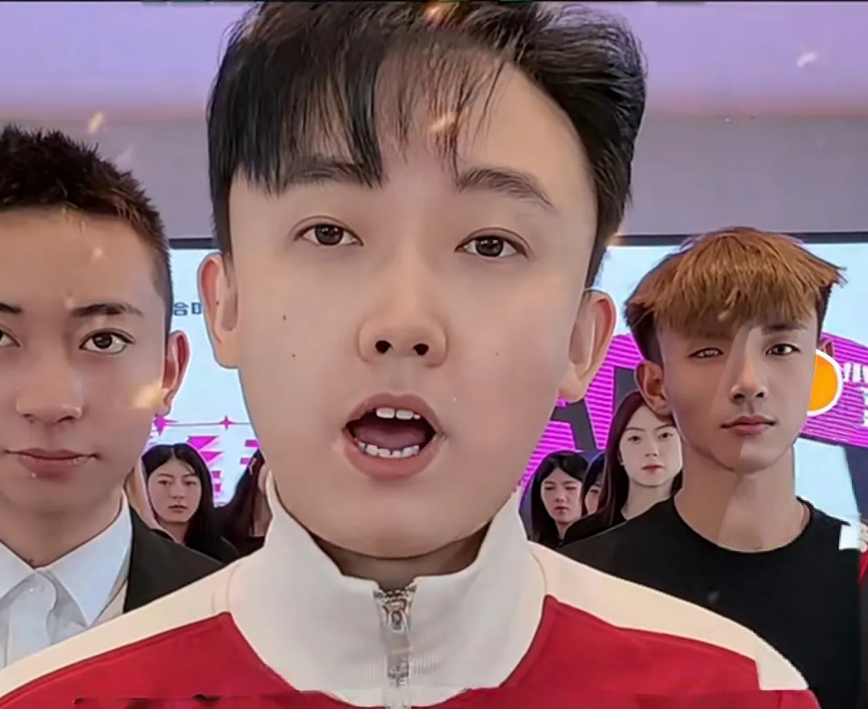 网红四川可乐直播发火,怀疑蛋蛋把他直播间的人气买走了